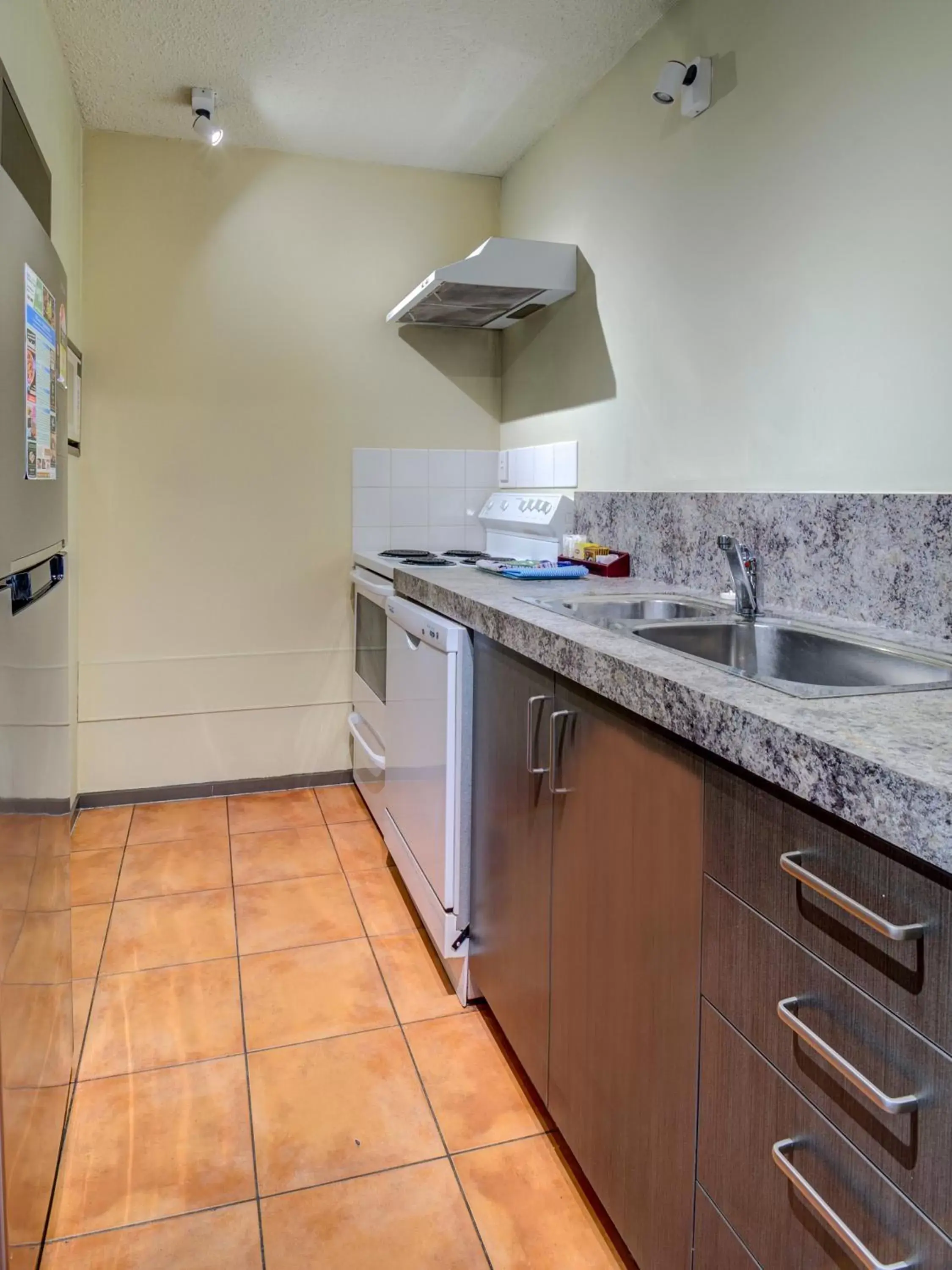 Communal kitchen, Kitchen/Kitchenette in The Lofts Apartments