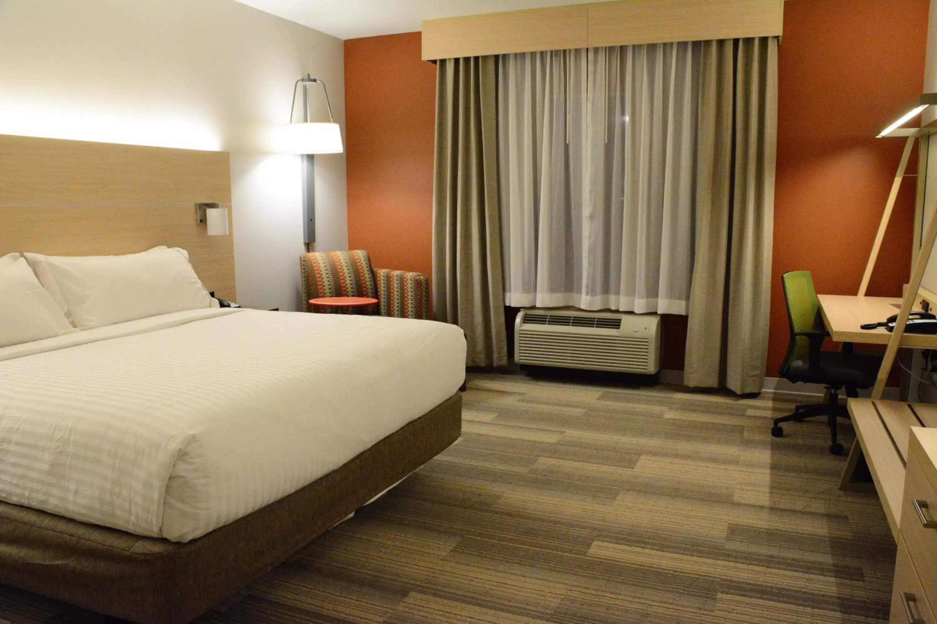 Photo of the whole room, Bed in Holiday Inn Express & Suites Lexington Park California, an IHG Hotel