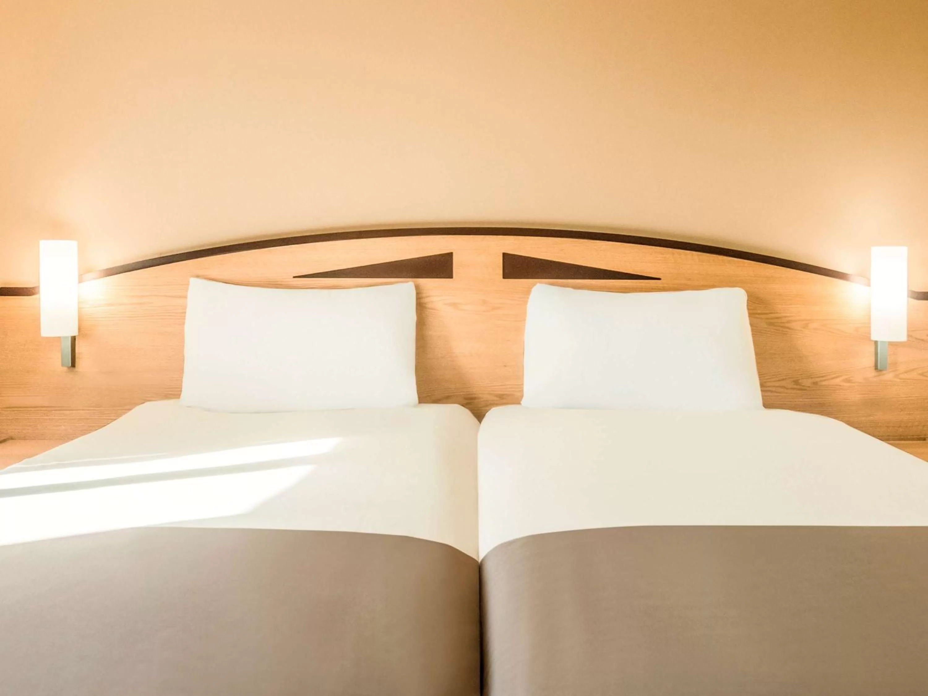 Photo of the whole room in ibis Chesterfield North - Barlborough