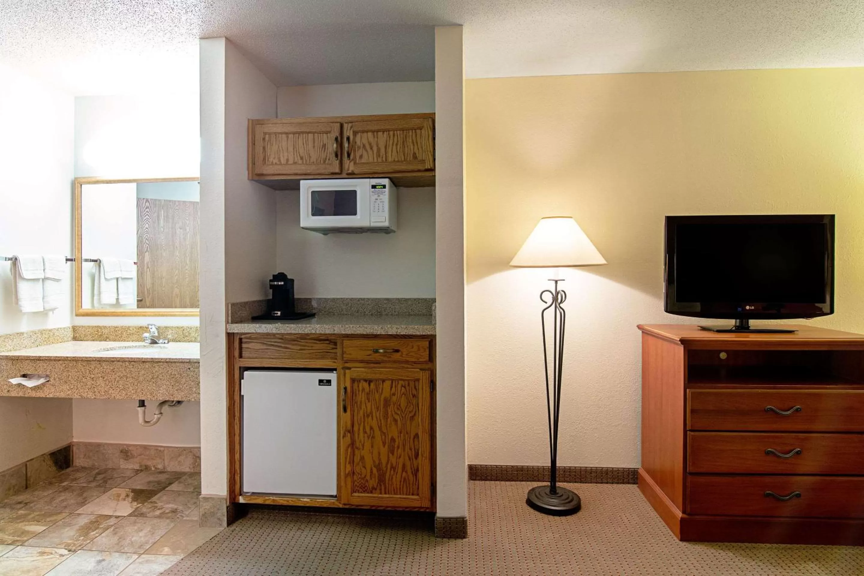 Photo of the whole room in Quality Inn Aberdeen