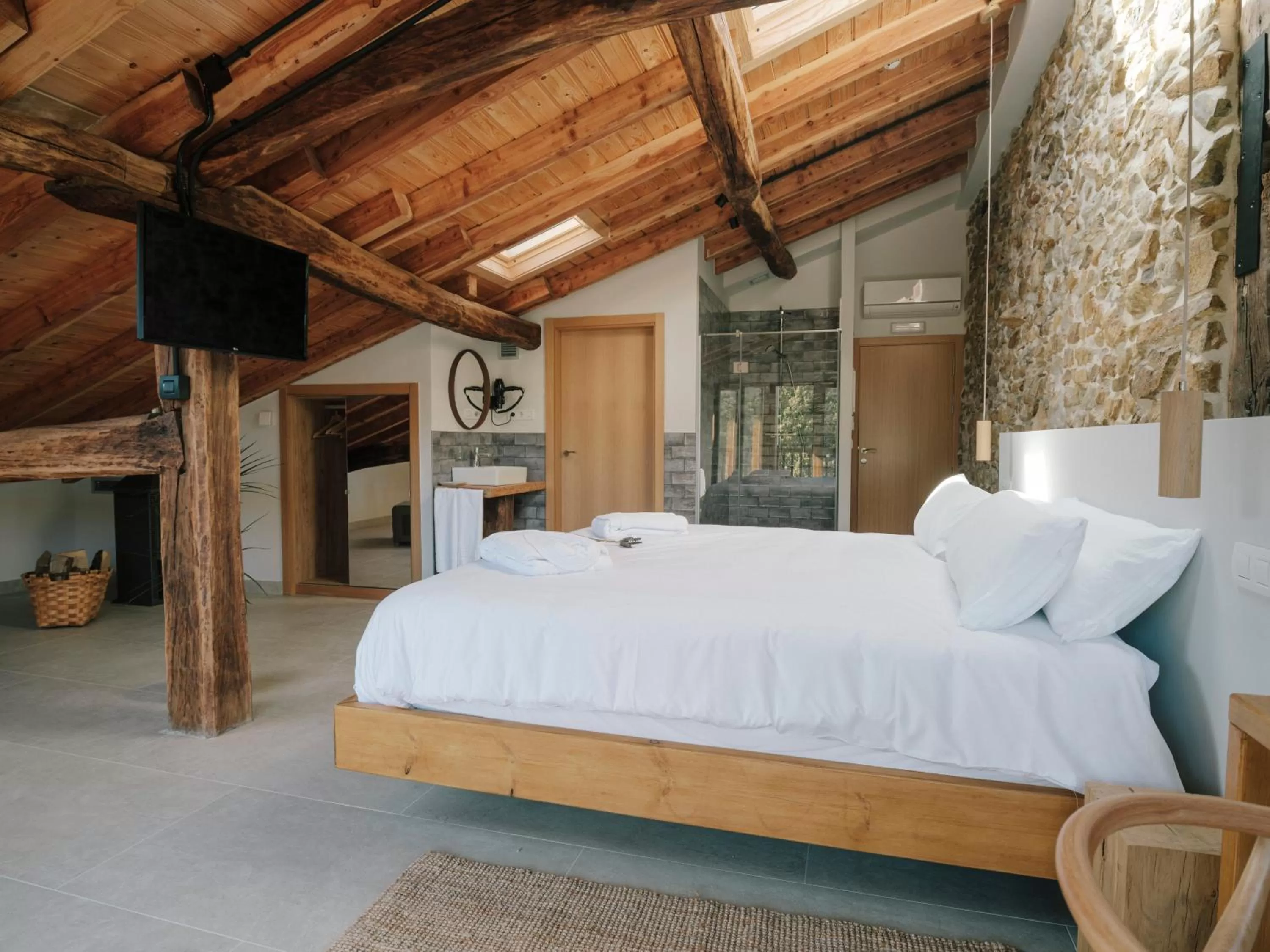 Bed in Hotel Nafarrola - Gastronomy & Wine