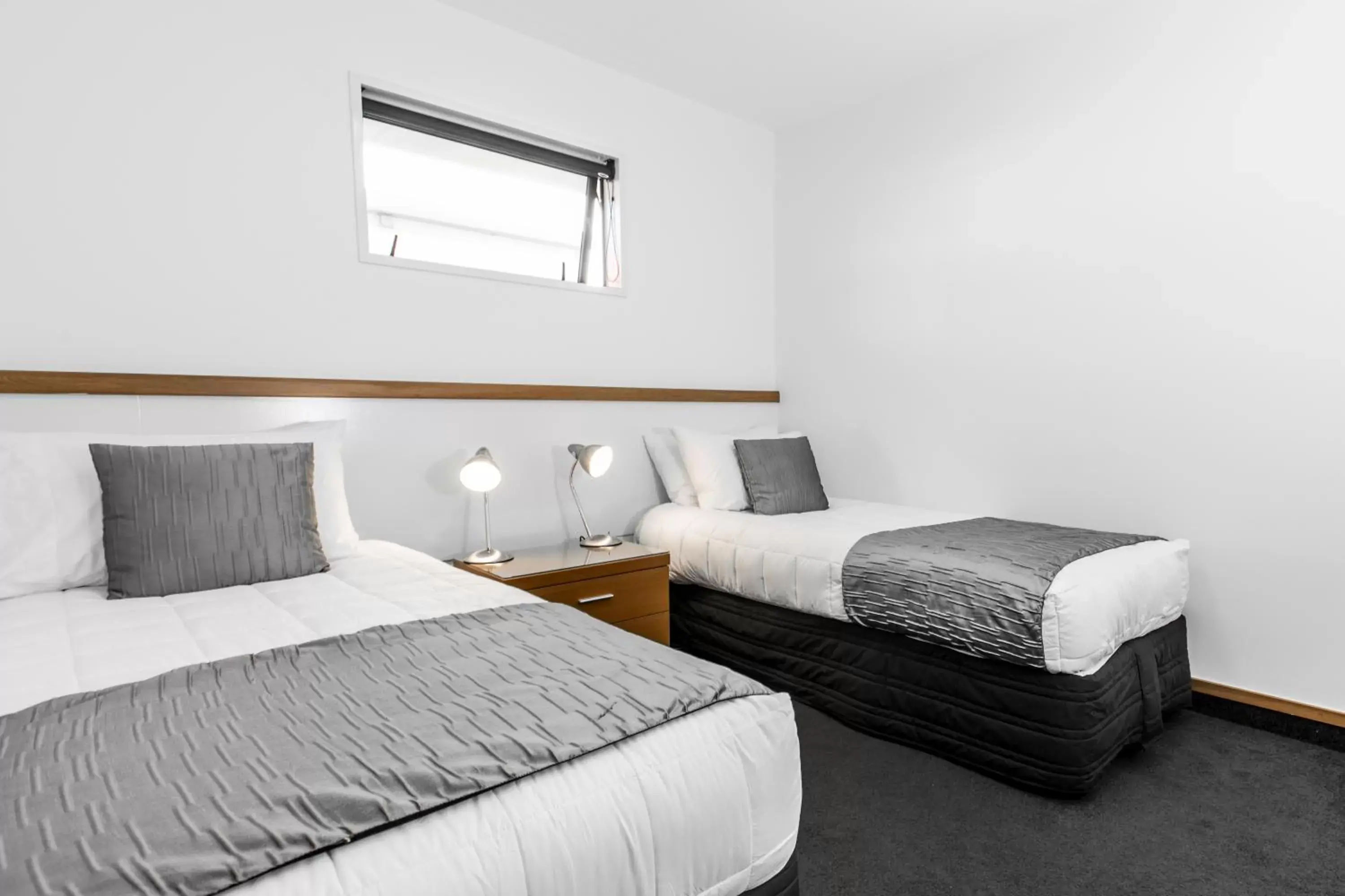 Bedroom, Bed in Palms Motel Bedroom, Bed in Palms Motel