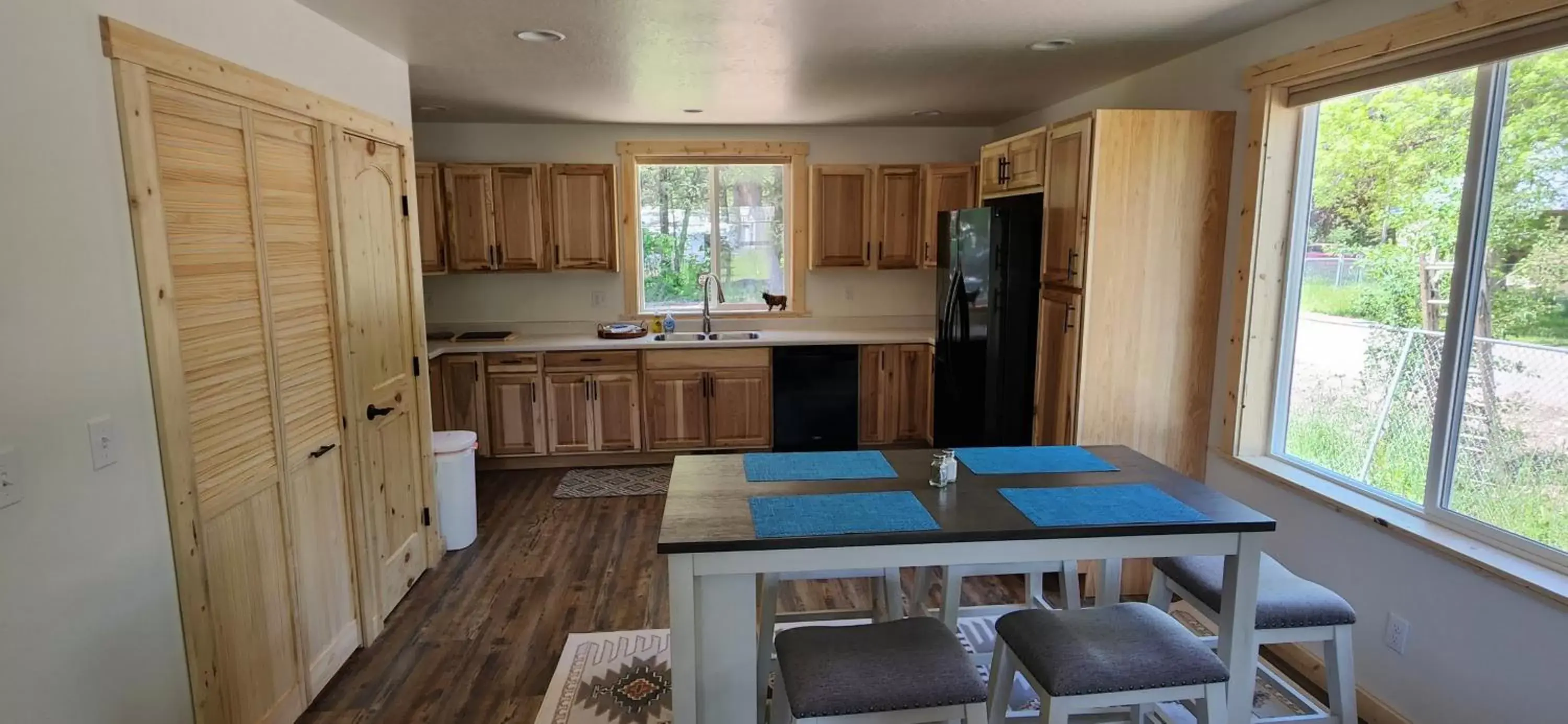 Kitchen/Kitchenette in Beargrass Lodging & RV Resort