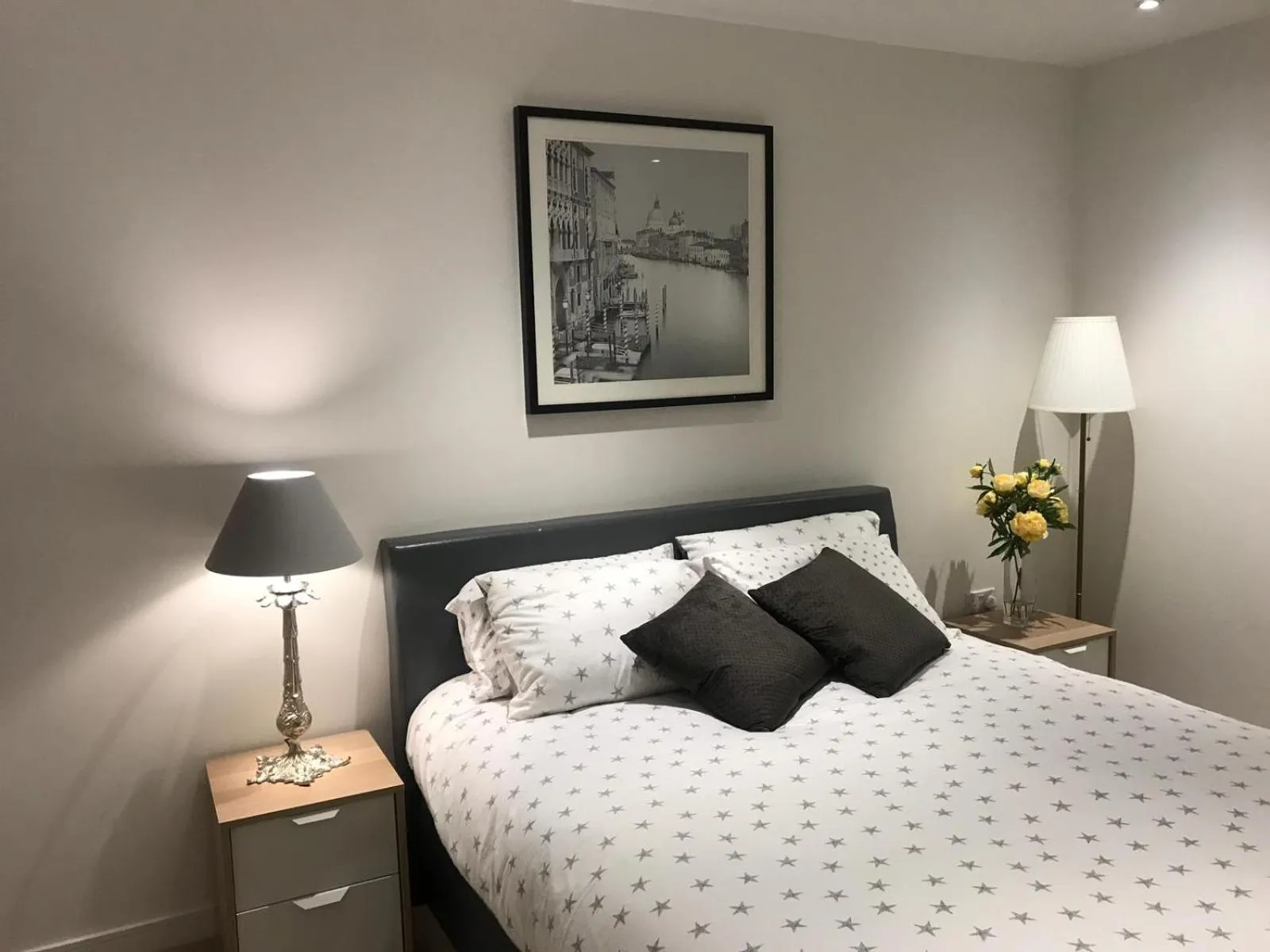 Other, Bed in Kew Bridge Apartments