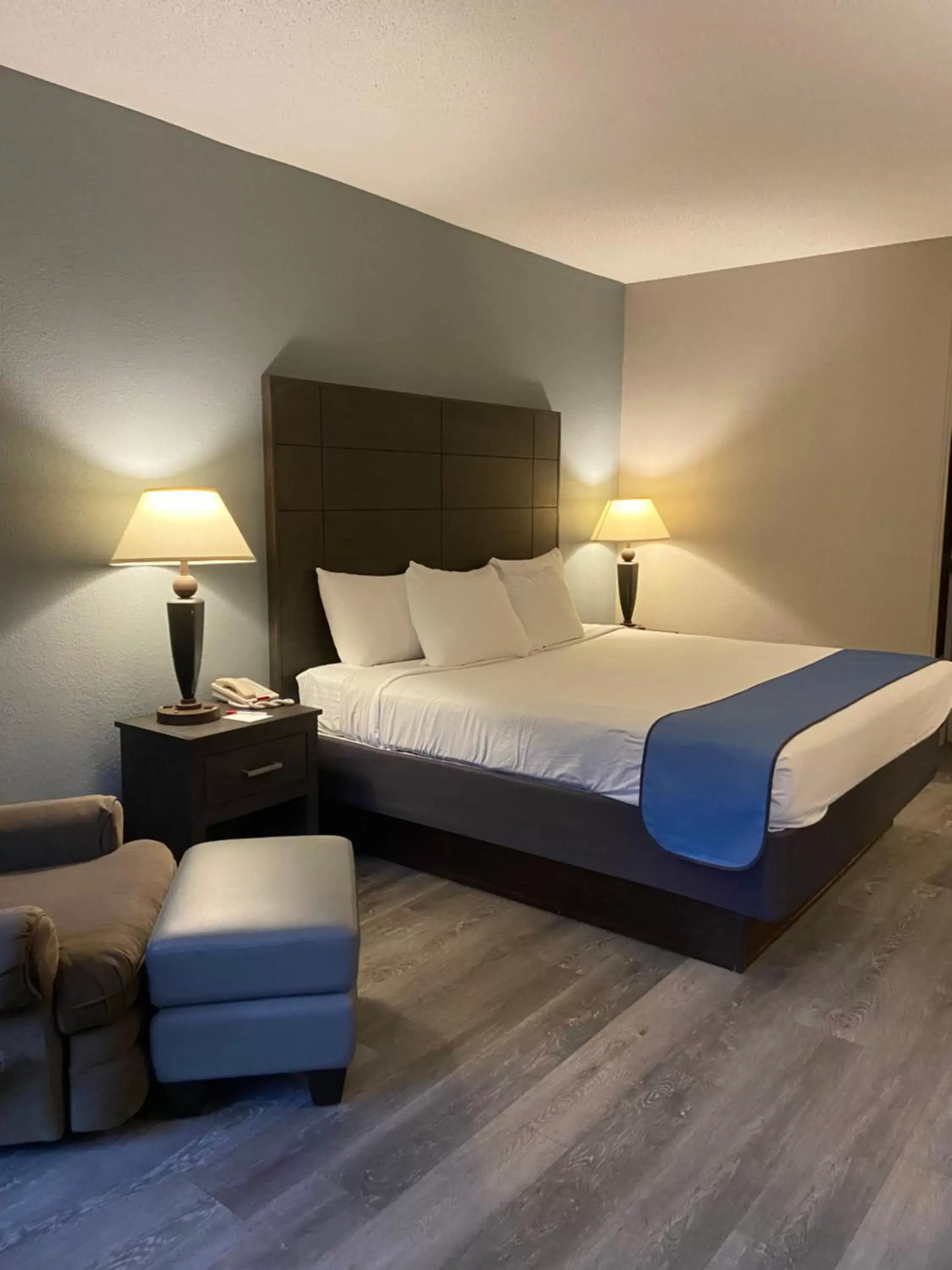 Bed in SureStay Plus Hotel by Best Western Southern Pines Pinehurst