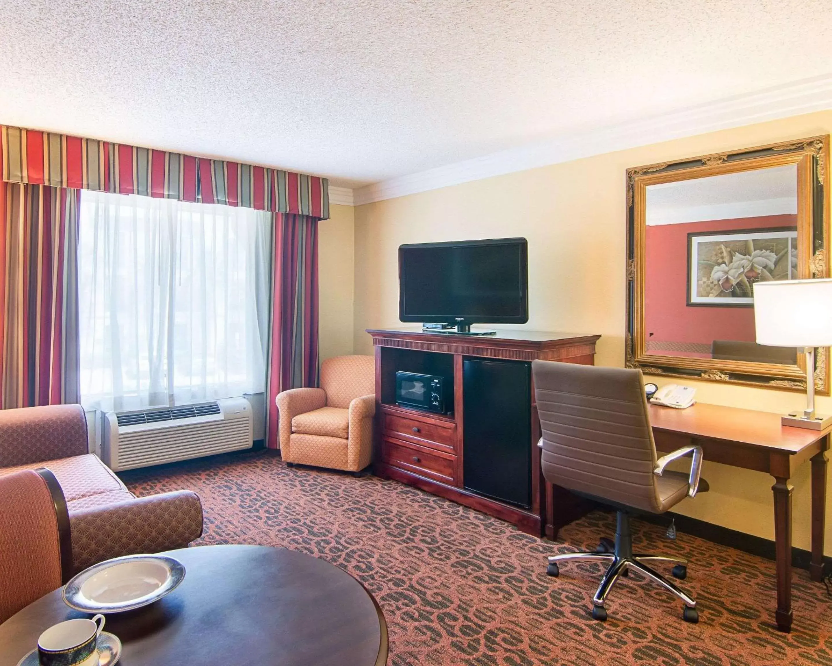 Photo of the whole room, TV/Entertainment Center in Comfort Inn & Suites Houston West-Katy