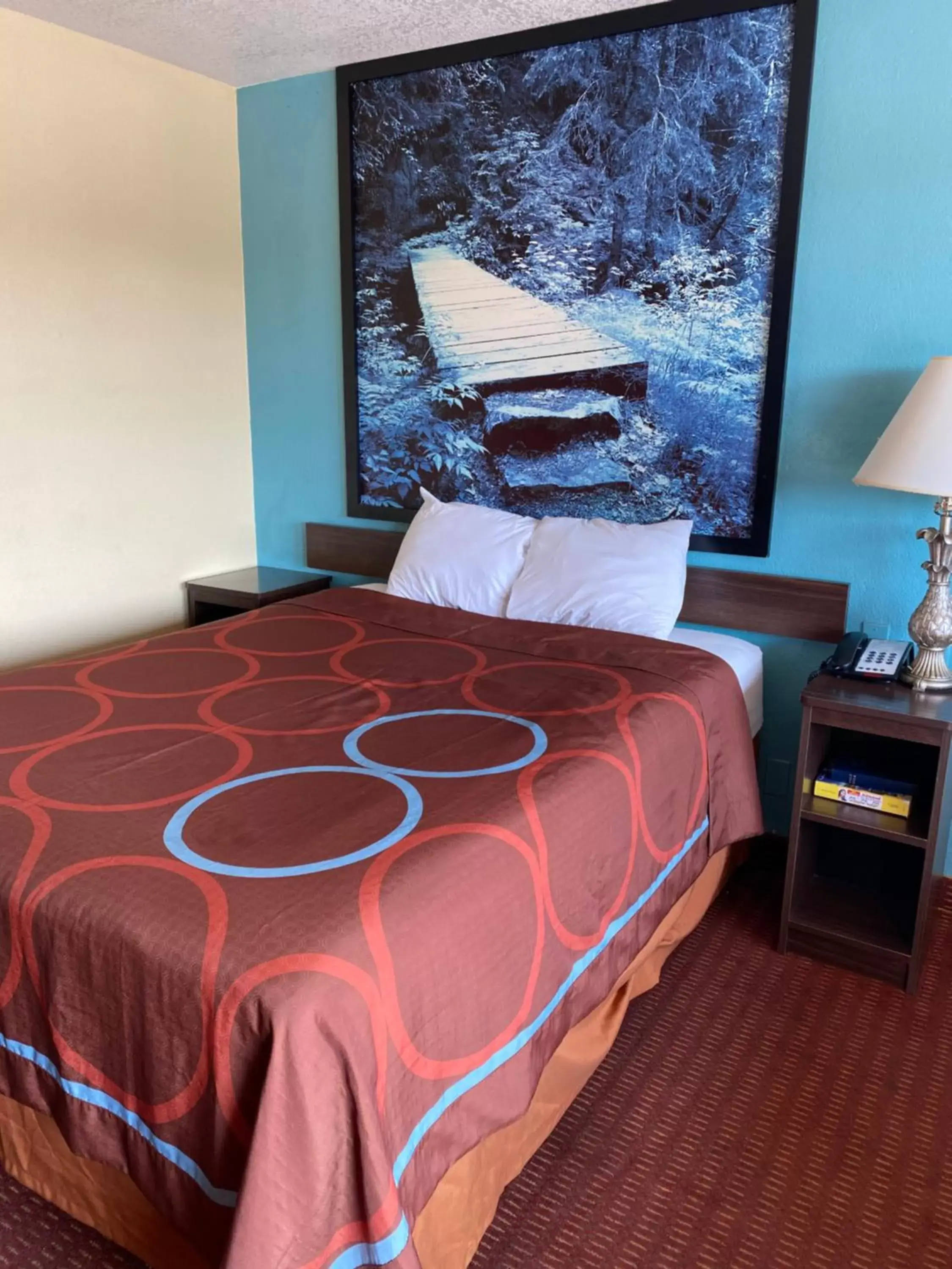 Bedroom, Bed in Super 8 by Wyndham Midwest City OK