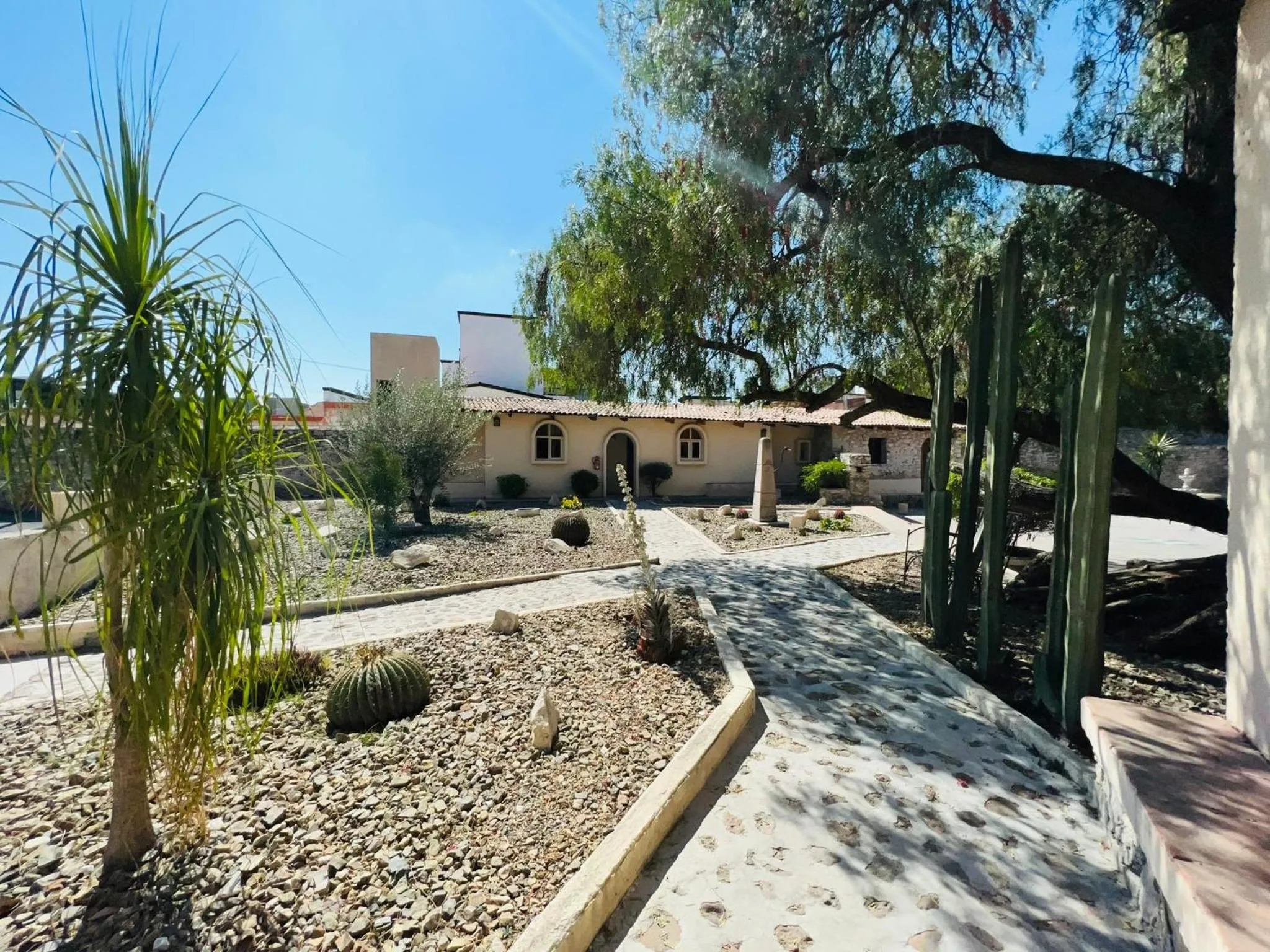 Property building in Hotel Parador Vernal