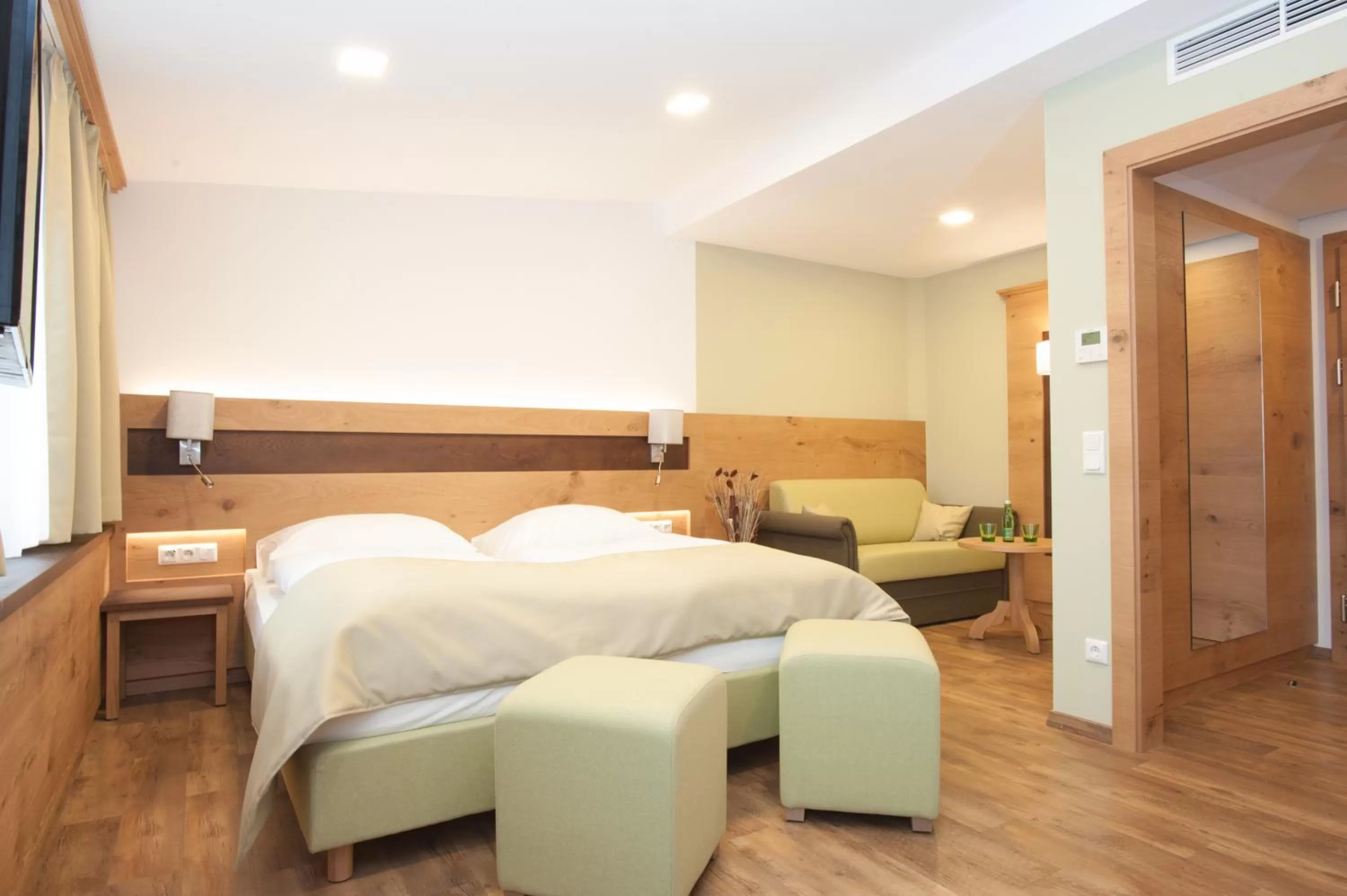 Day, Bed in Hotel zur Post