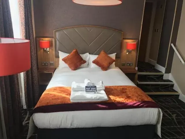 Bed in The Crown Hotel Wetherspoon