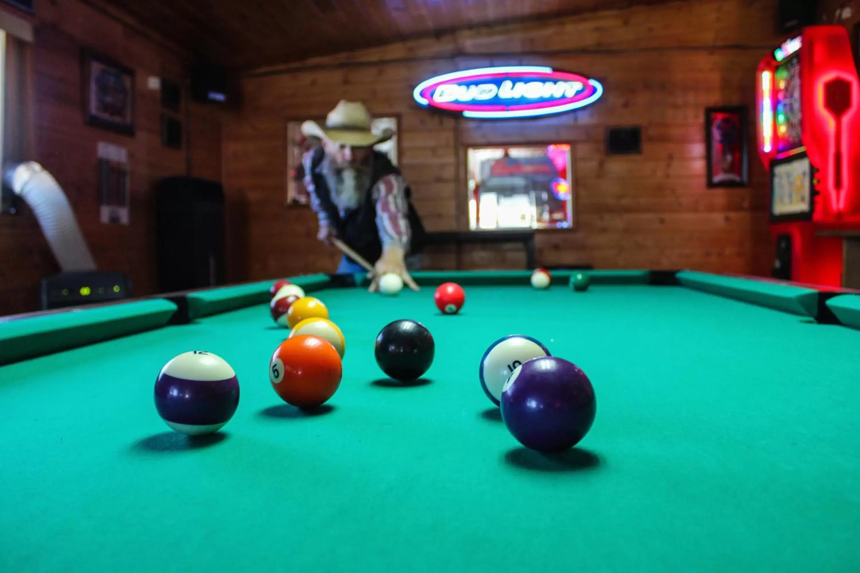 Lounge or bar, Billiards in Boulder Inn