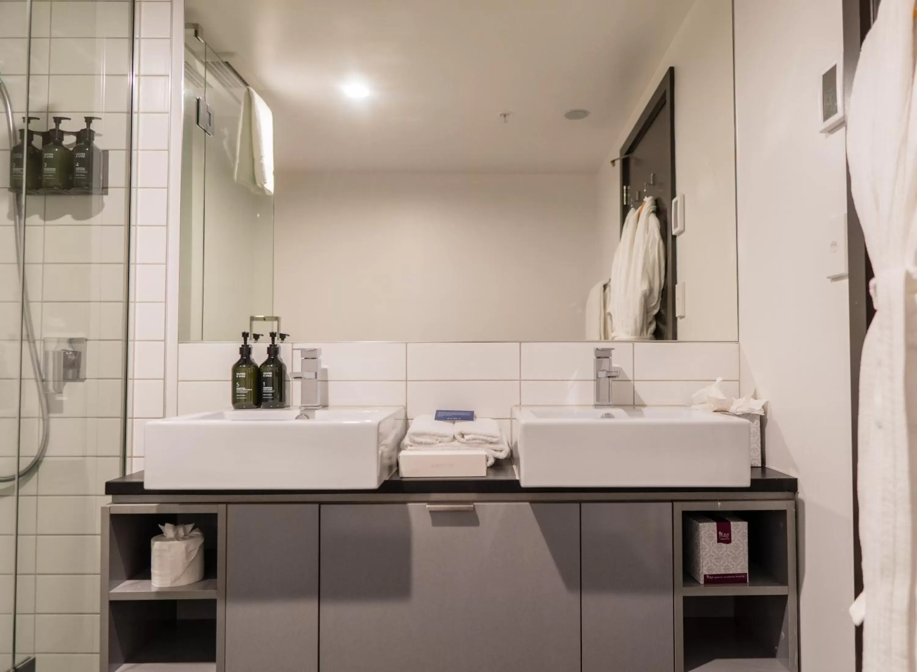 Bathroom in Hotel Montreal