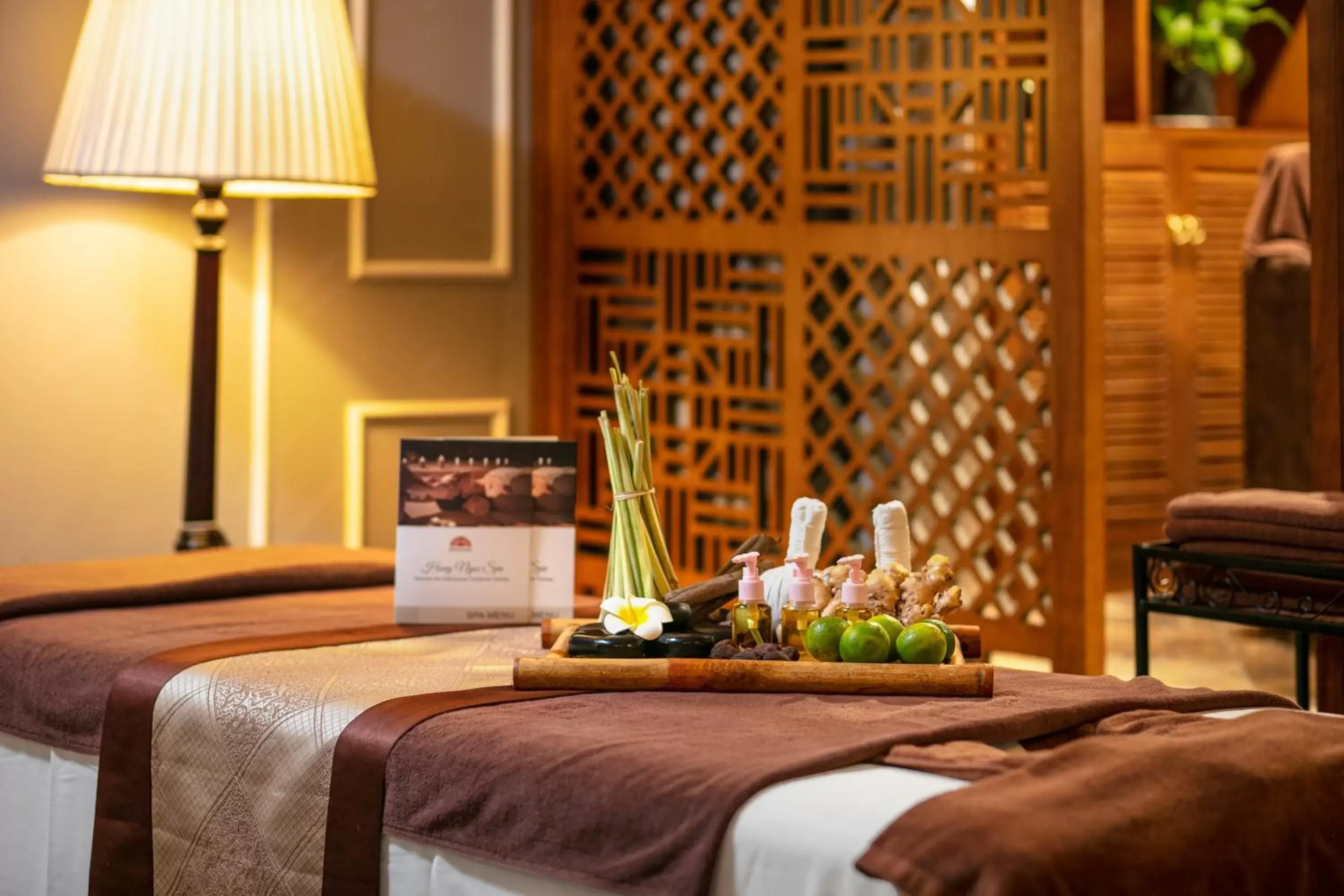 Massage in Hong Ngoc Dynastie Boutique Hotel & Spa