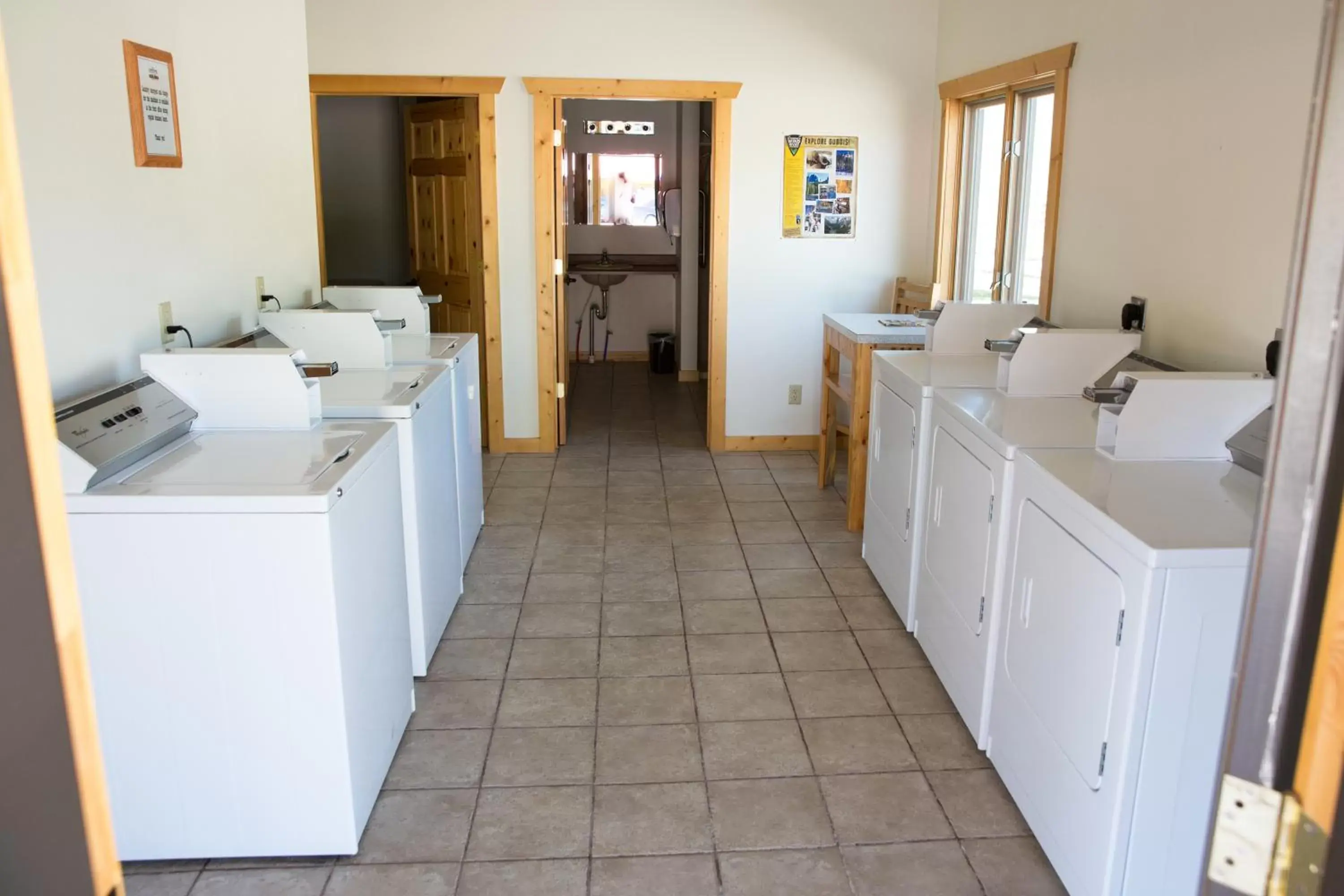 Public Bath, Kitchen/Kitchenette in The Longhorn Ranch Lodge & RV Resort