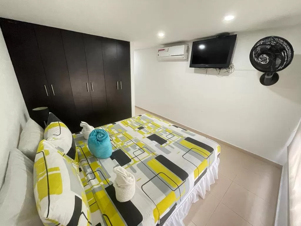 Photo of the whole room, Bed in Lindos apartaestudios y habitaciones en Ibague