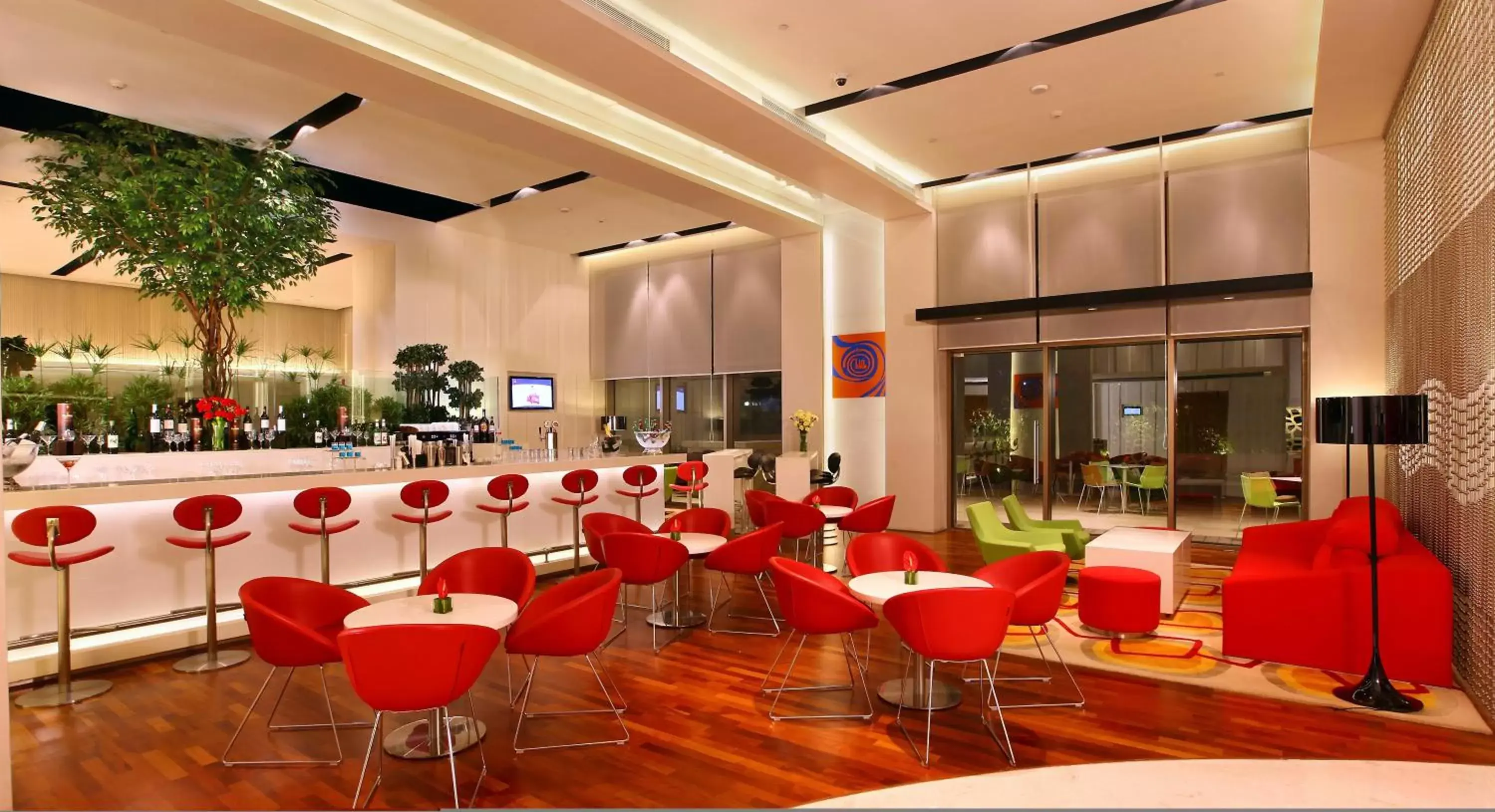 Lounge or bar in ibis New Delhi Aerocity - An AccorHotels Brand