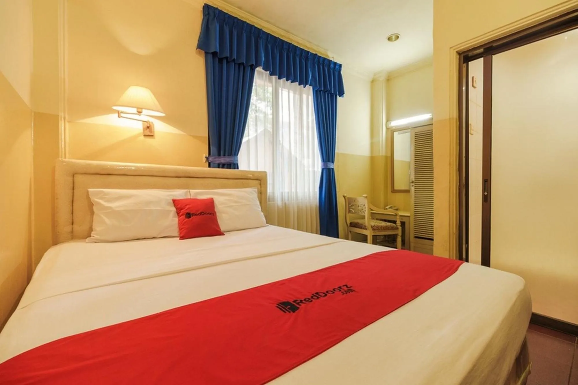 Bedroom, Bed in RedDoorz @ Jalan Jaksa