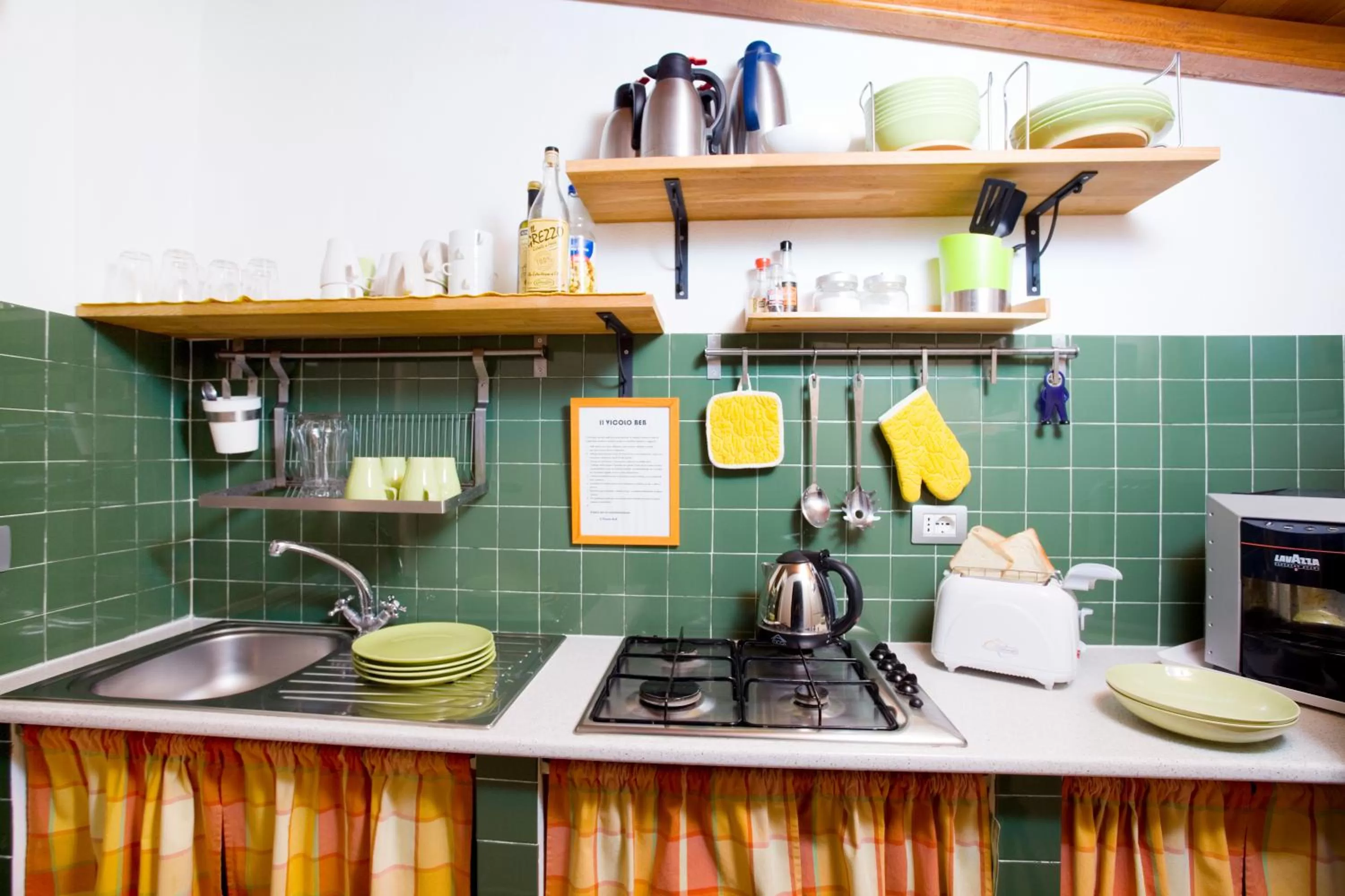 Kitchen or kitchenette in Il Vicolo B&B