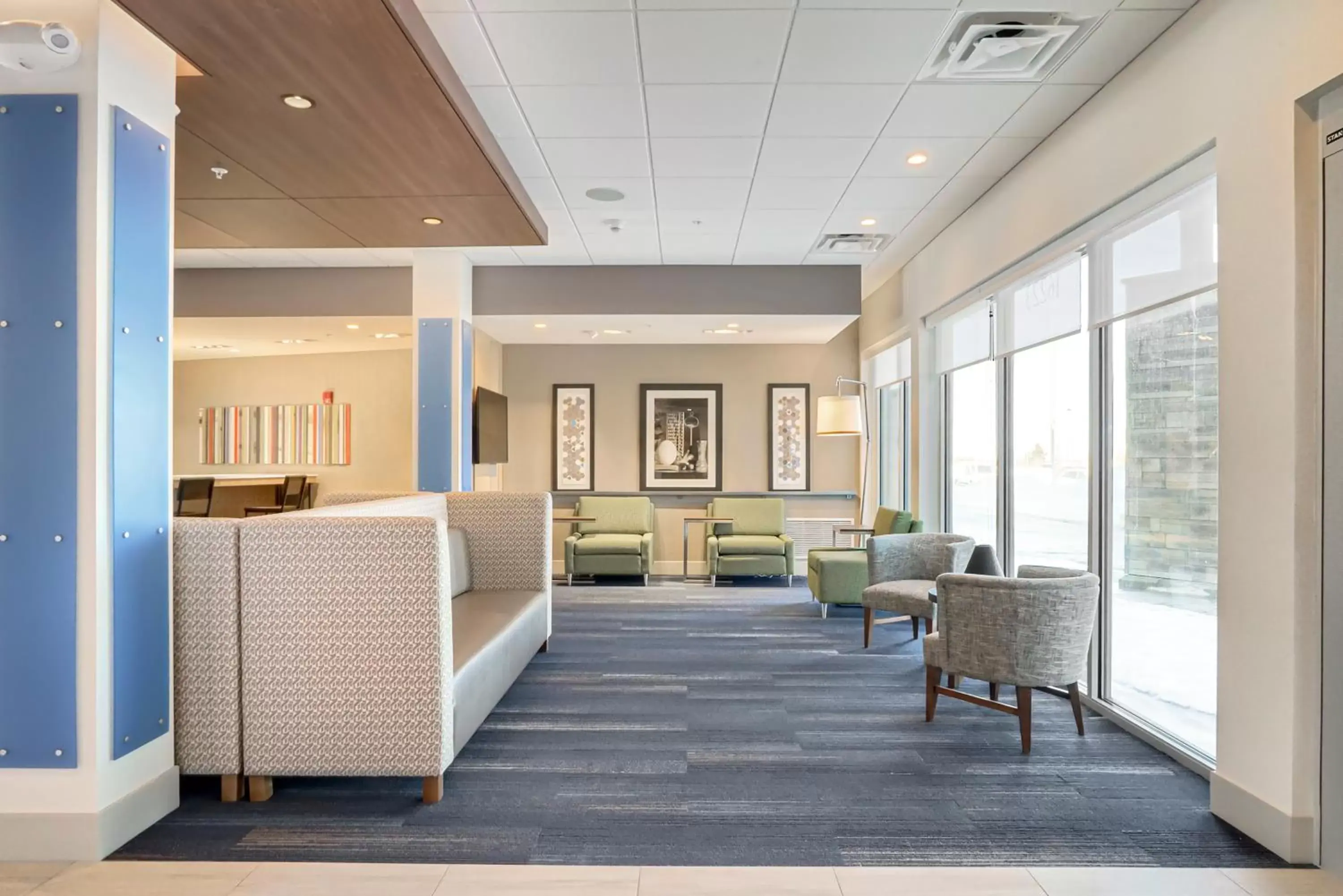 Lobby or reception in Holiday Inn Express & Suites - Lockport, an IHG Hotel