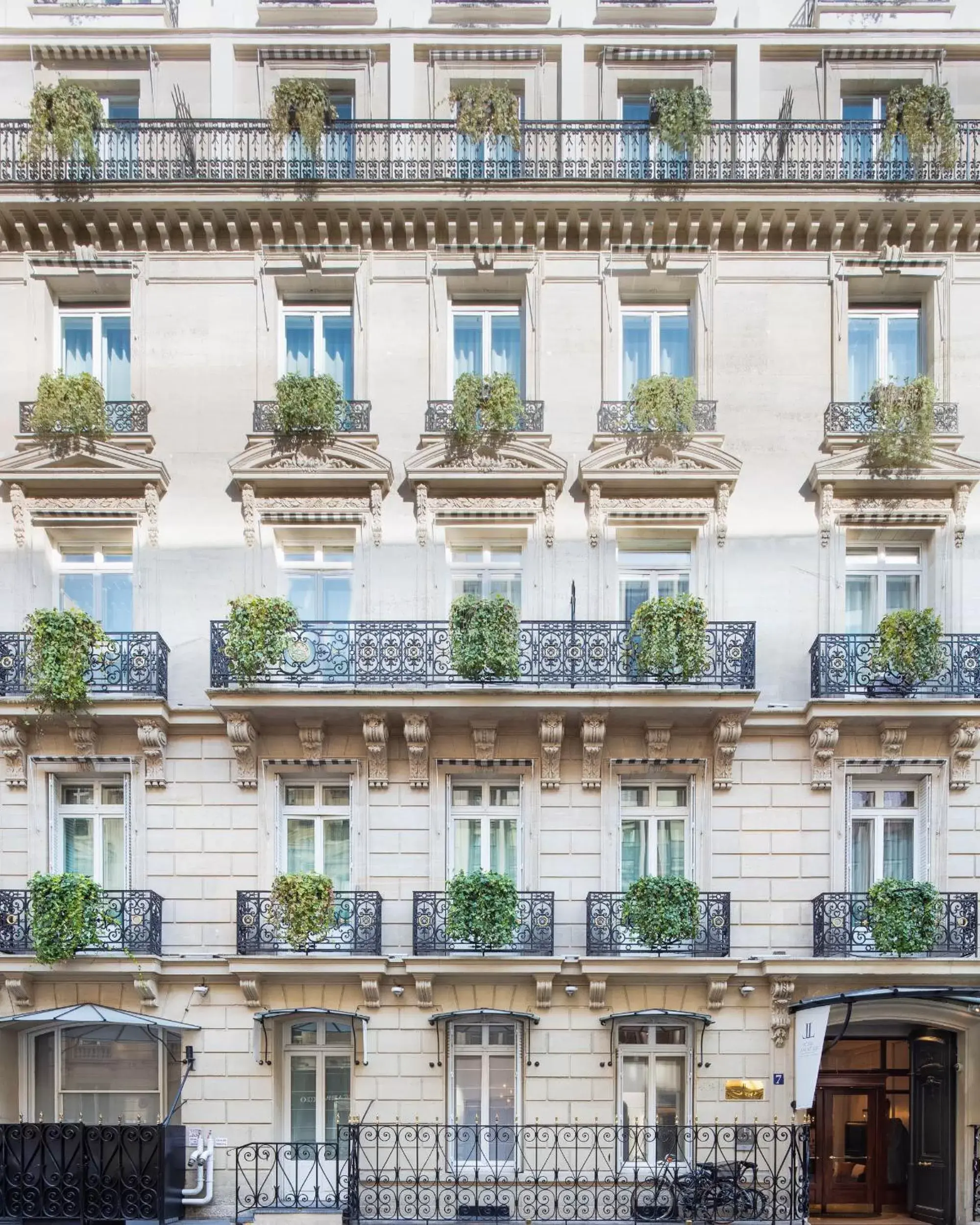 Facade/entrance, Property Building in Hôtel Lancaster Paris Champs-Elysées