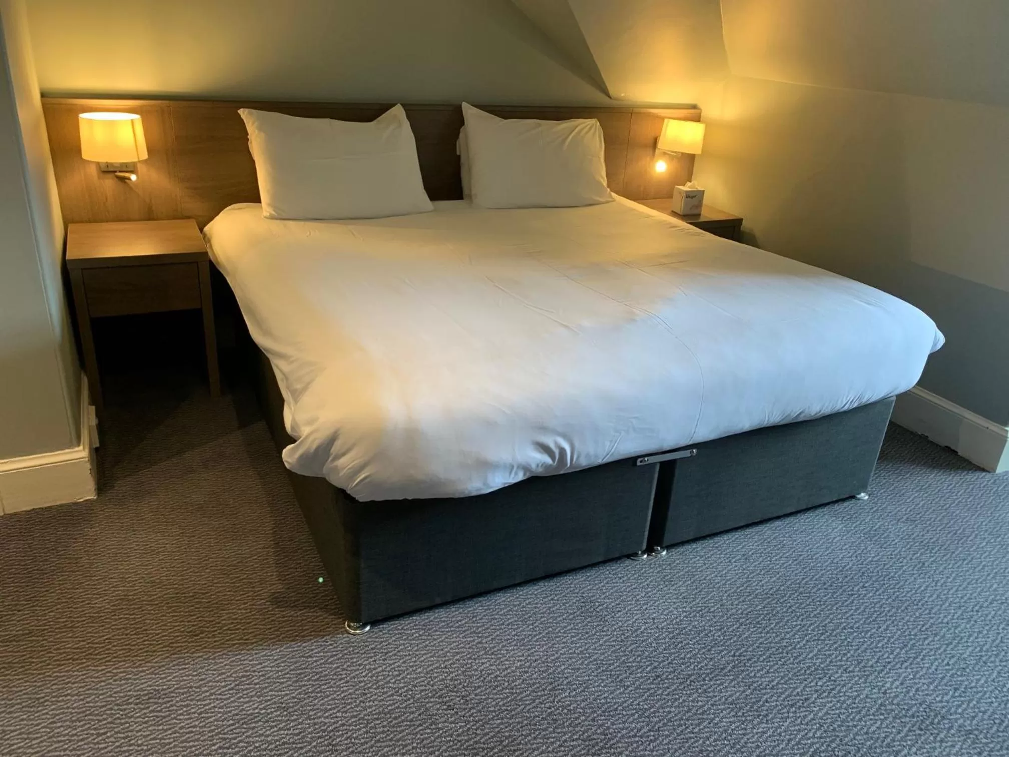 Bed in The Royal Hotel Elgin