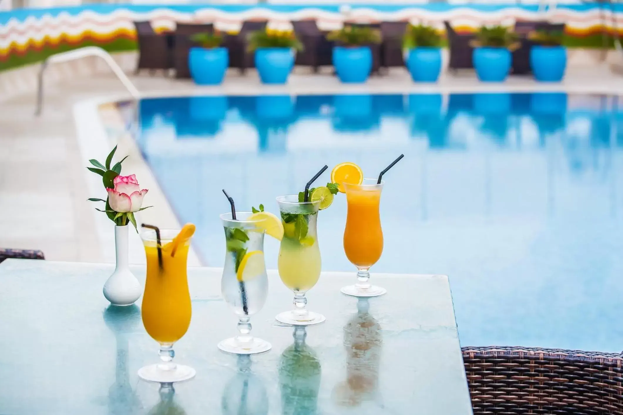 Swimming pool, Drinks in Grand Excelsior Hotel - Bur Dubai