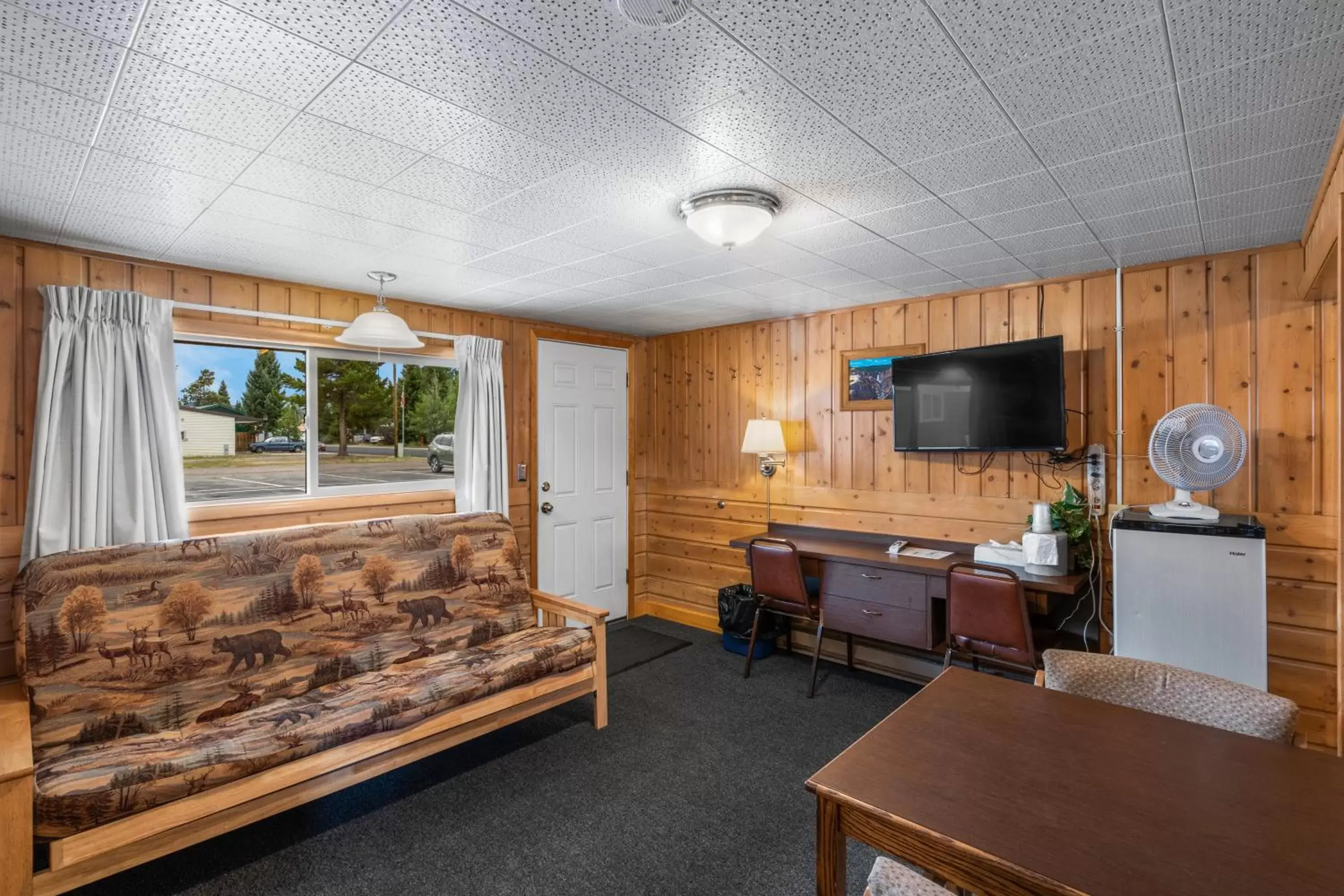 TV and multimedia, TV/Entertainment Center in Lazy Duck Inn