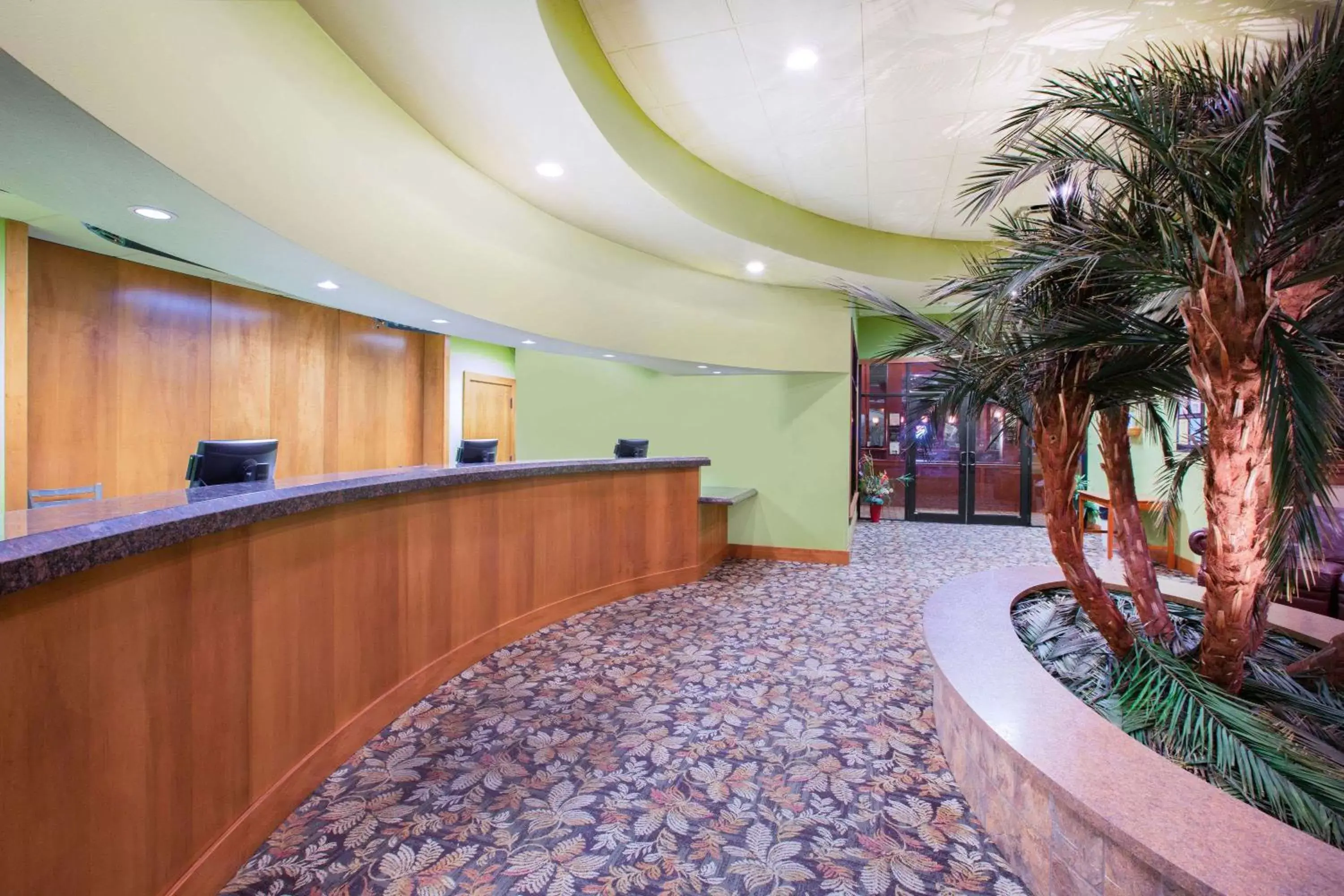 Lobby or reception, Lobby/Reception in Ramada by Wyndham Des Moines Tropics Resort & Conference Ctr