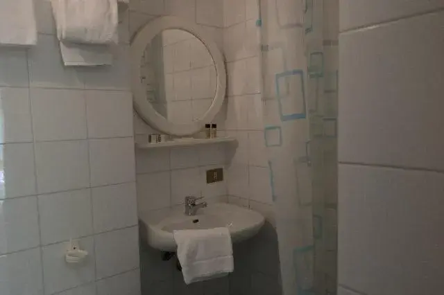 Bathroom in Hotel Primavera