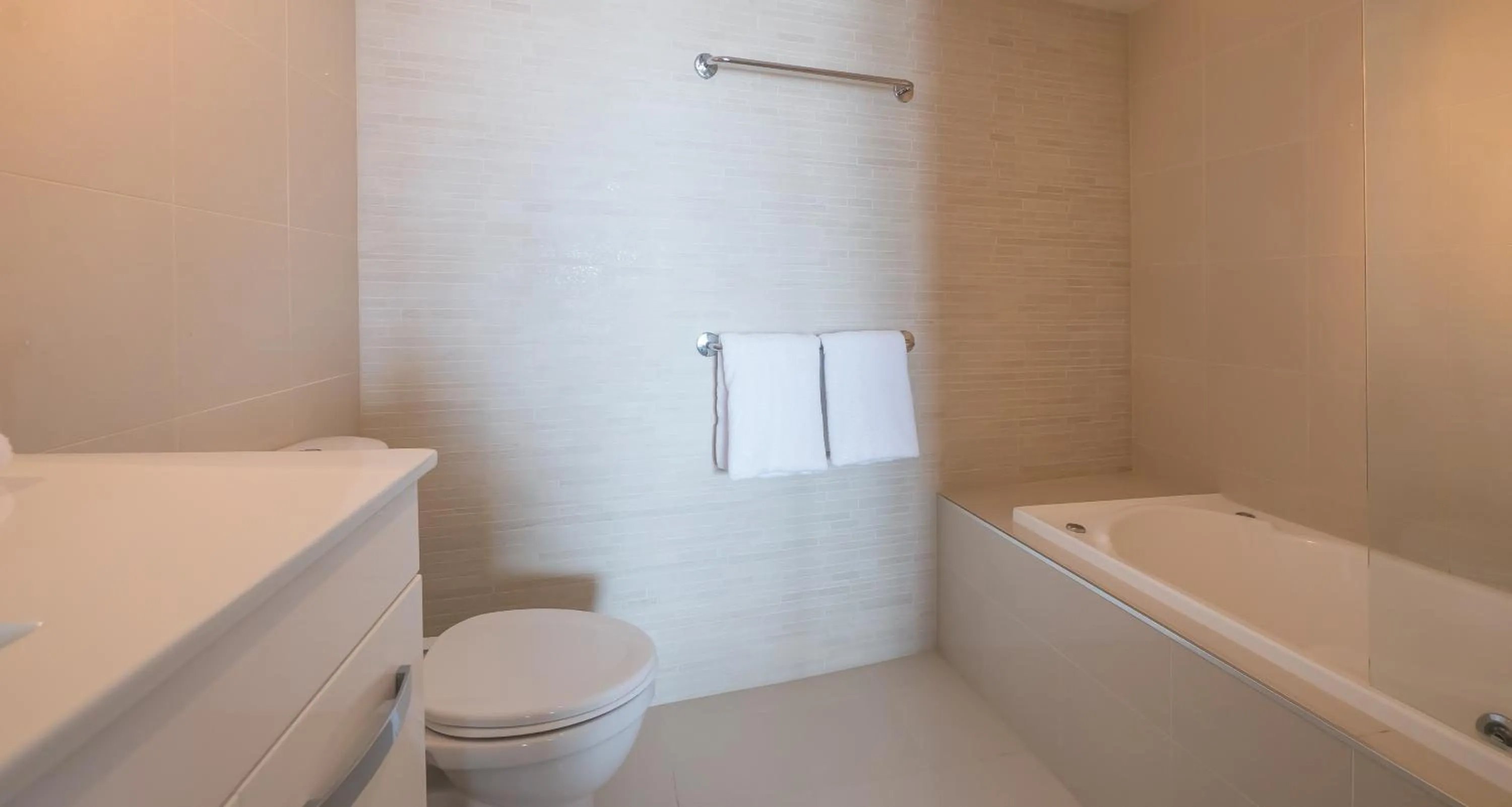 Studio with Spa Bath in Broadbeach Savannah Resort