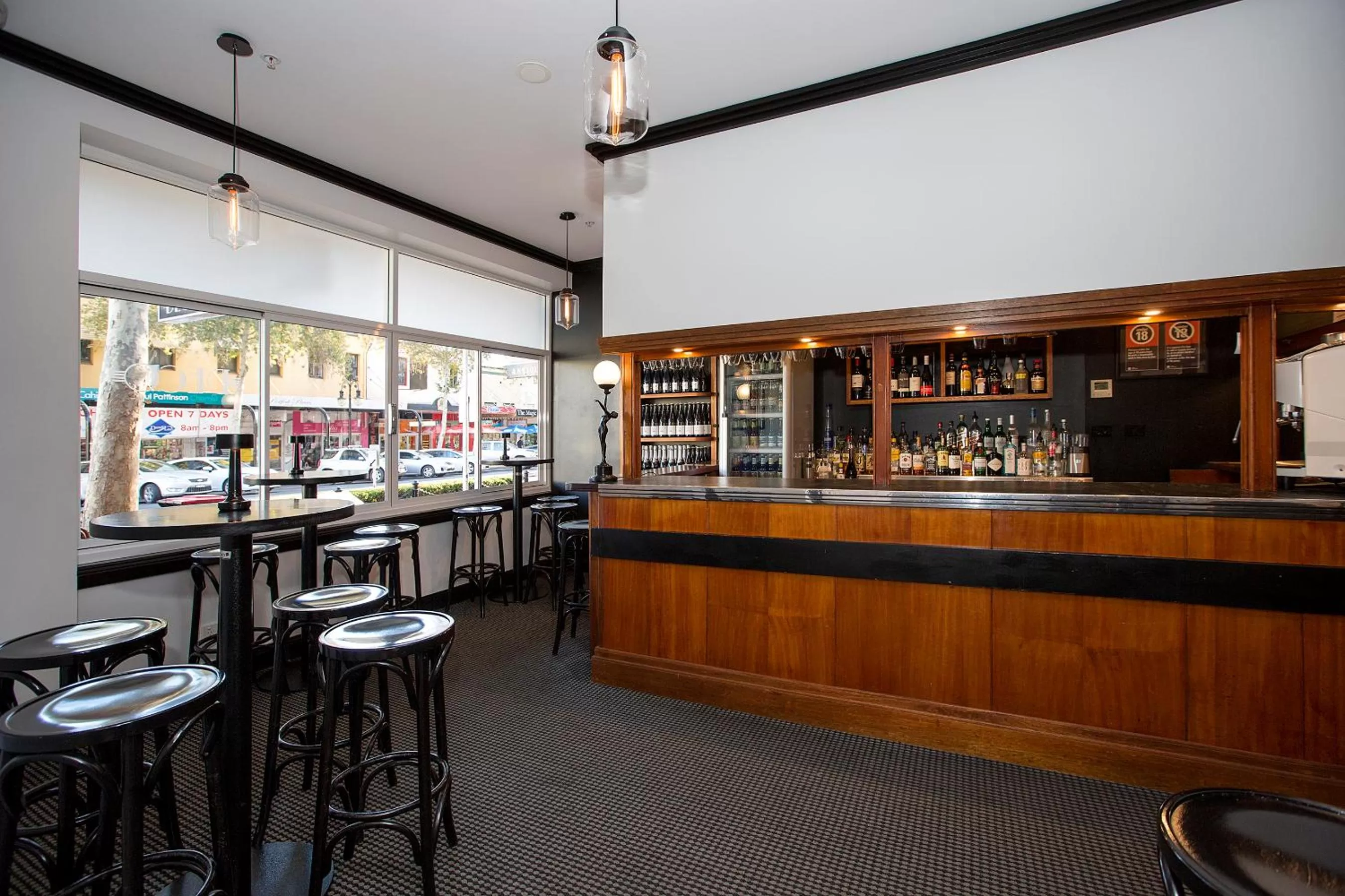 Restaurant/places to eat in CH Boutique Hotel & Apartments, an Ascend Collection Hotel