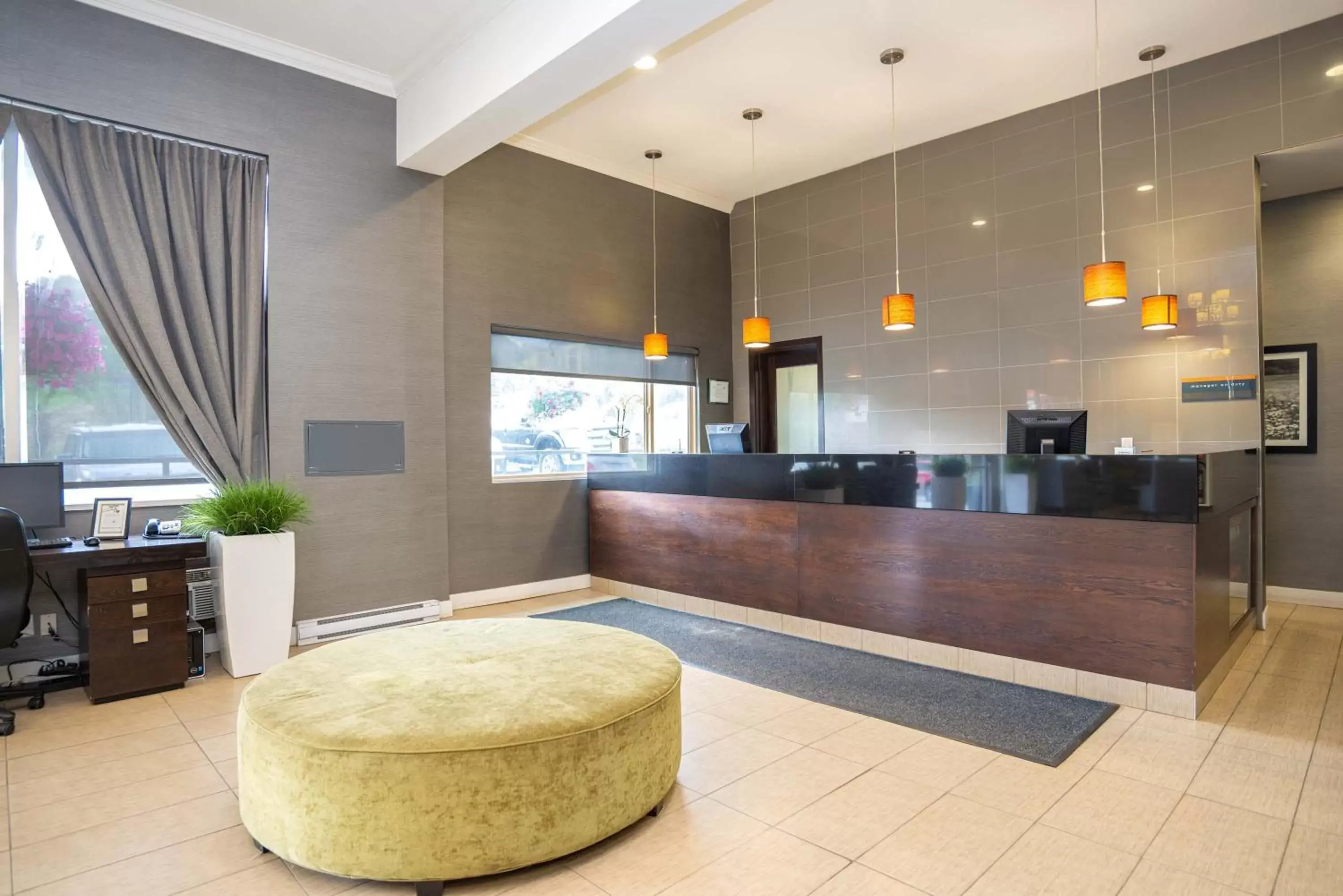 Lobby or reception, Lobby/Reception in Sandman Hotel & Suites Williams Lake