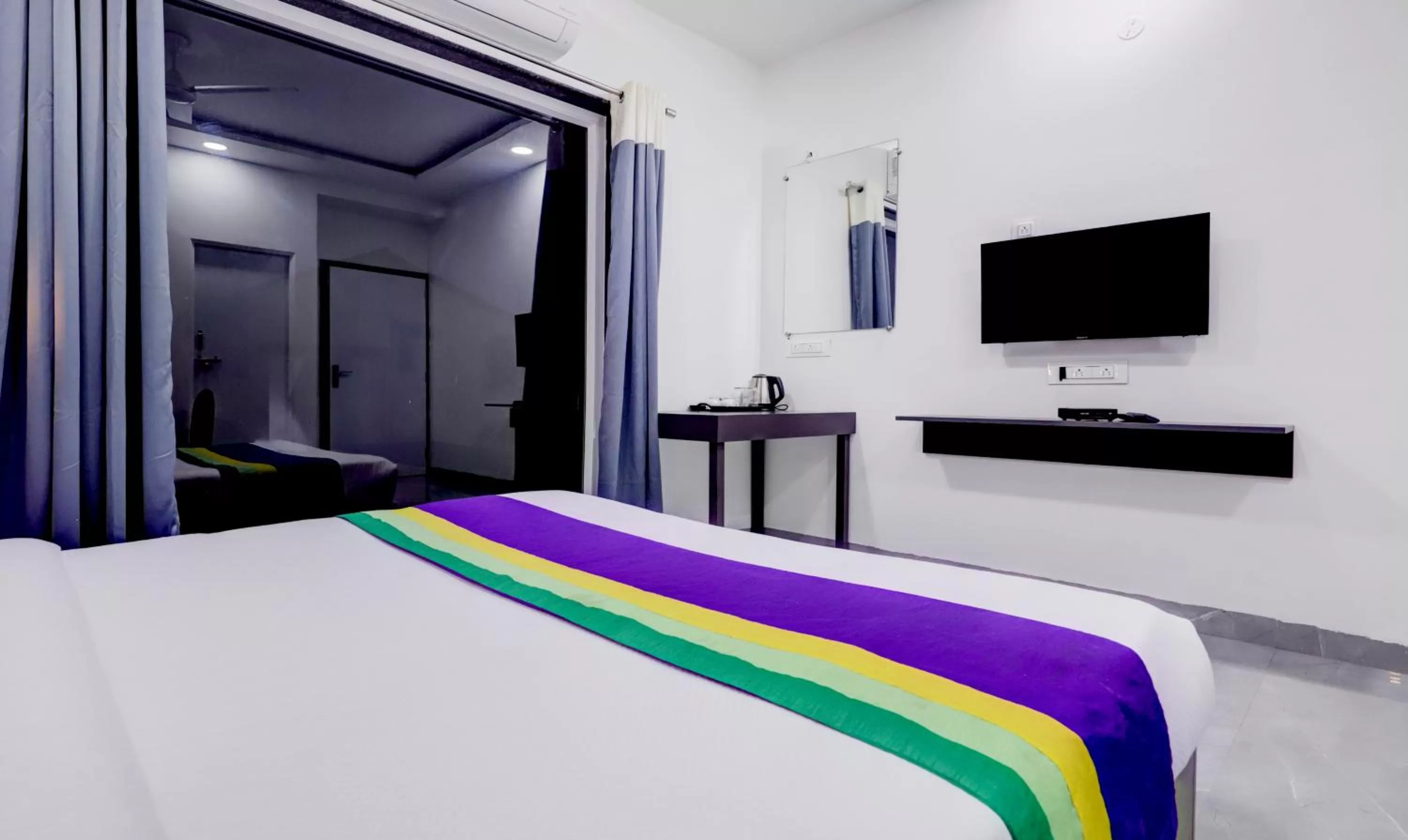 Bedroom, Bed in Treebo Finesta Suites, Nagpur Airport