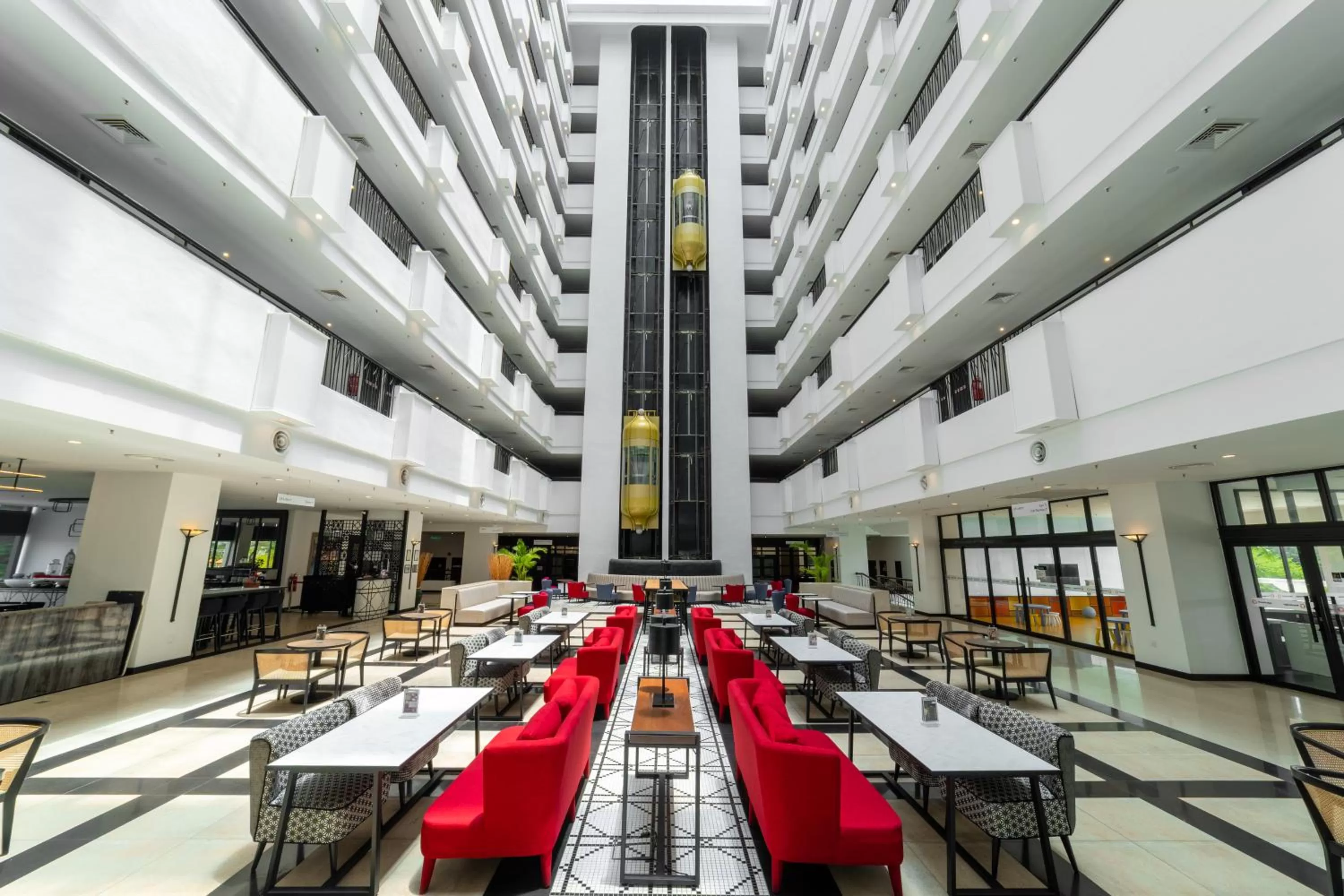 Restaurant/places to eat in Travelodge Ipoh