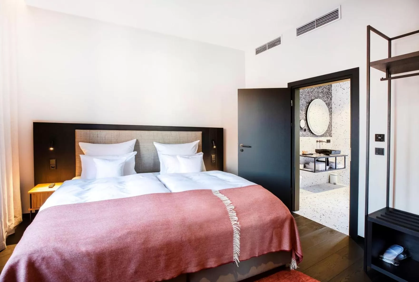 Bathroom, Bed in Hotel 1231