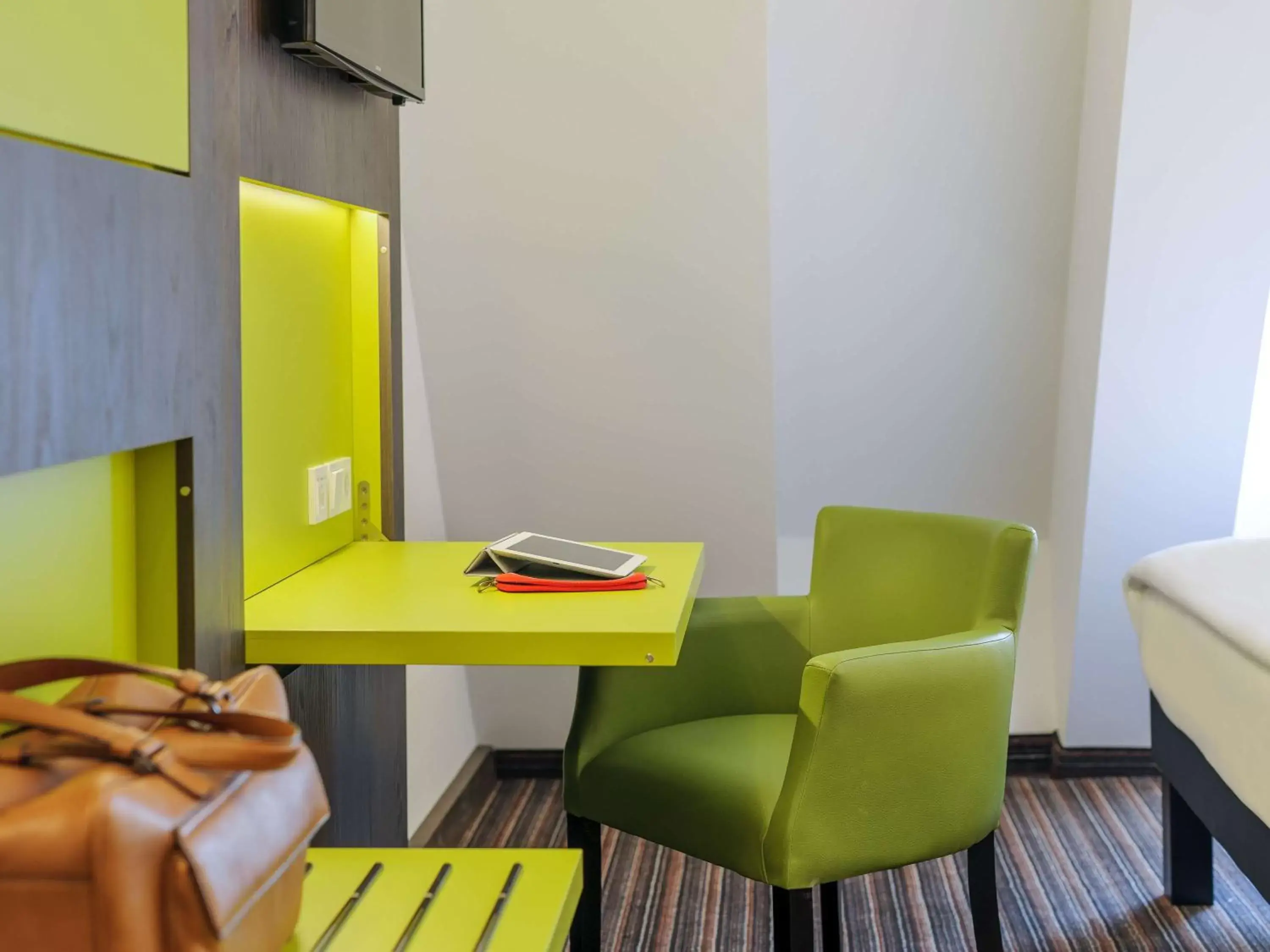 Bedroom, Seating Area in Ibis Styles Trier