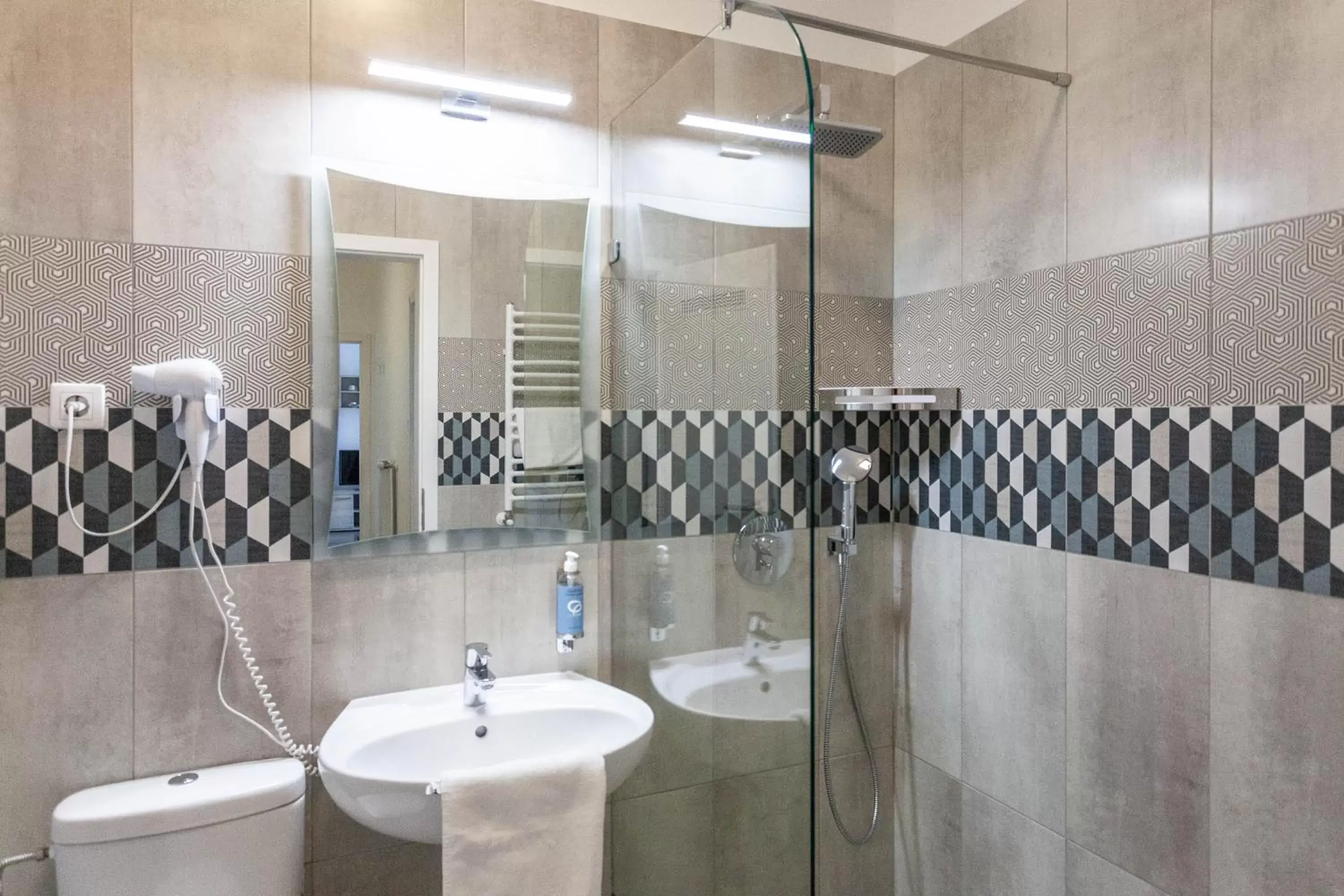 Shower, Bathroom in Corvin Plaza Apartments & Suites