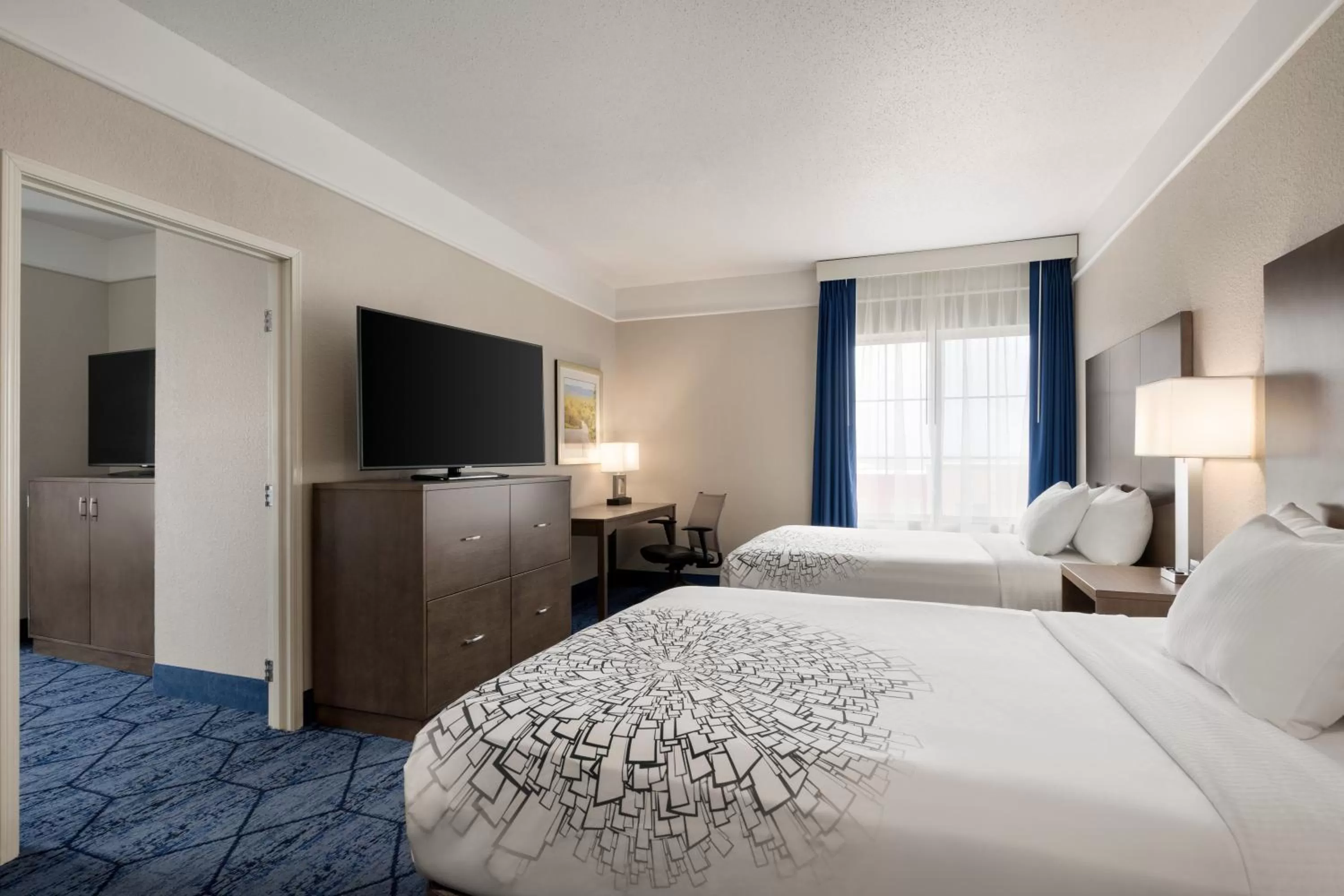 Photo of the whole room, Bed in La Quinta Inn and Suites by Wyndham at WaTiki Waterpark