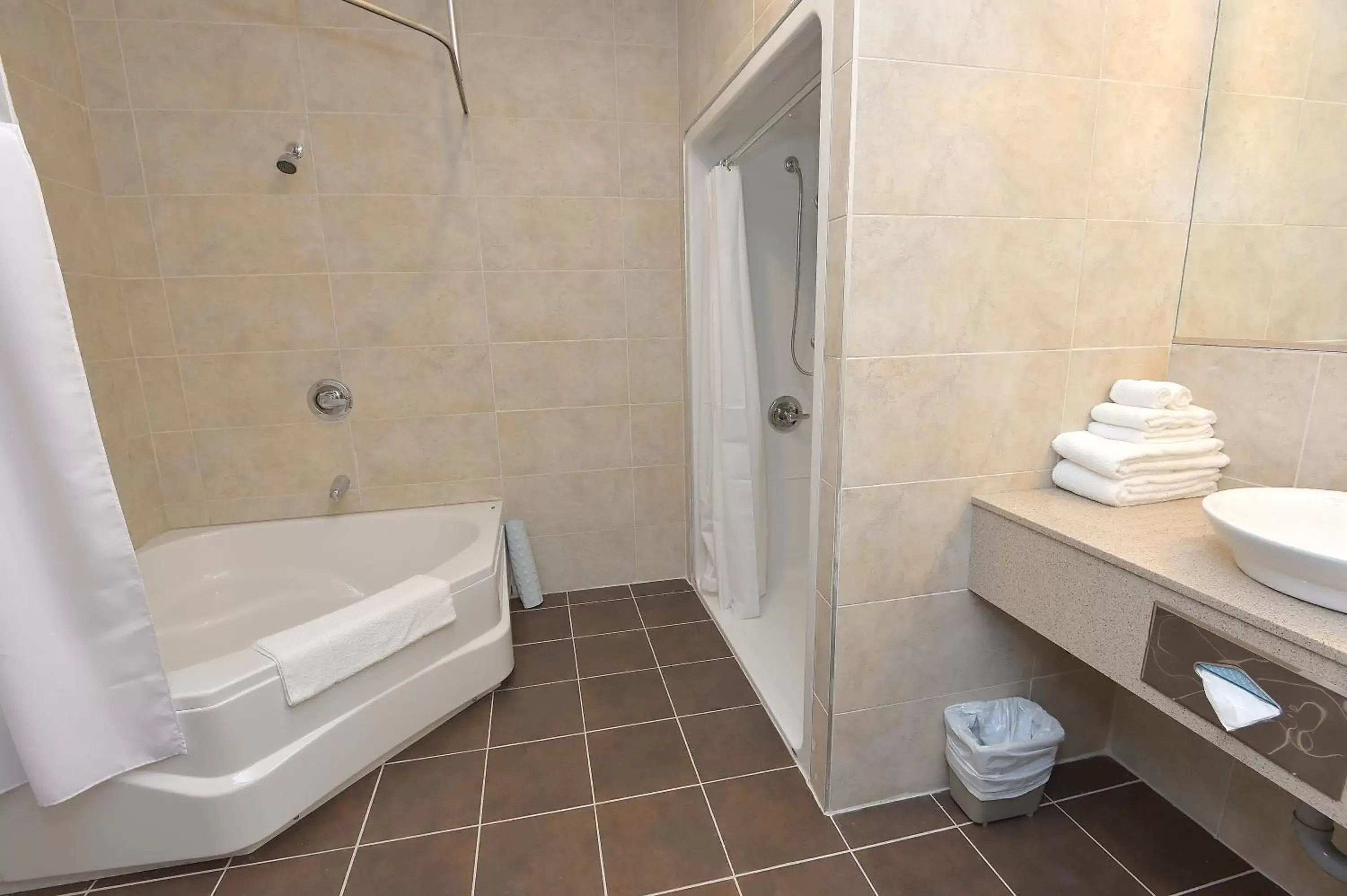 Bathroom in Hôtel Le Petit Manoir du Casino