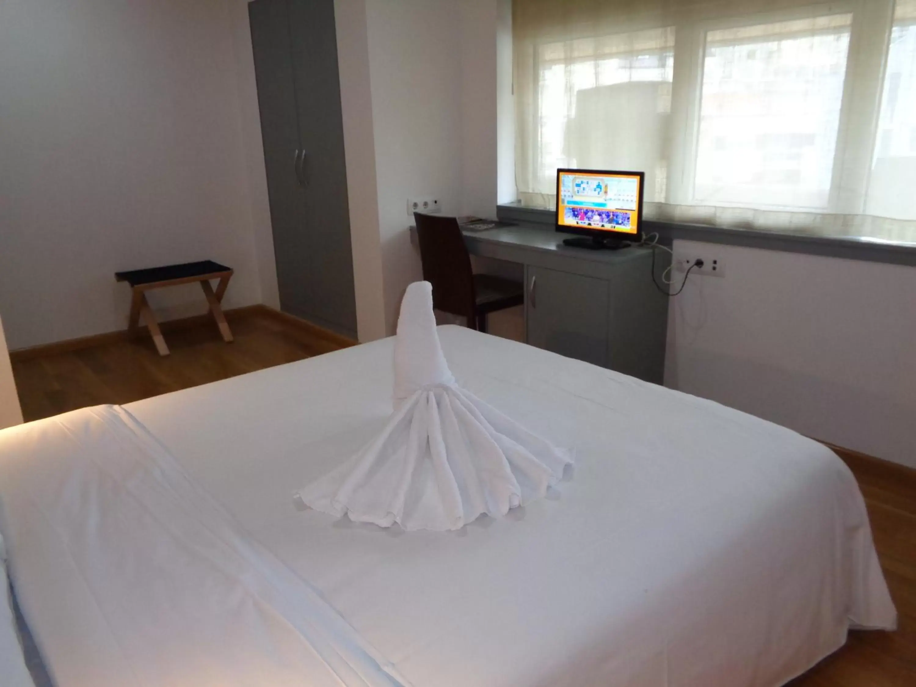 TV and multimedia, Bed in Hotel Villa De Betanzos