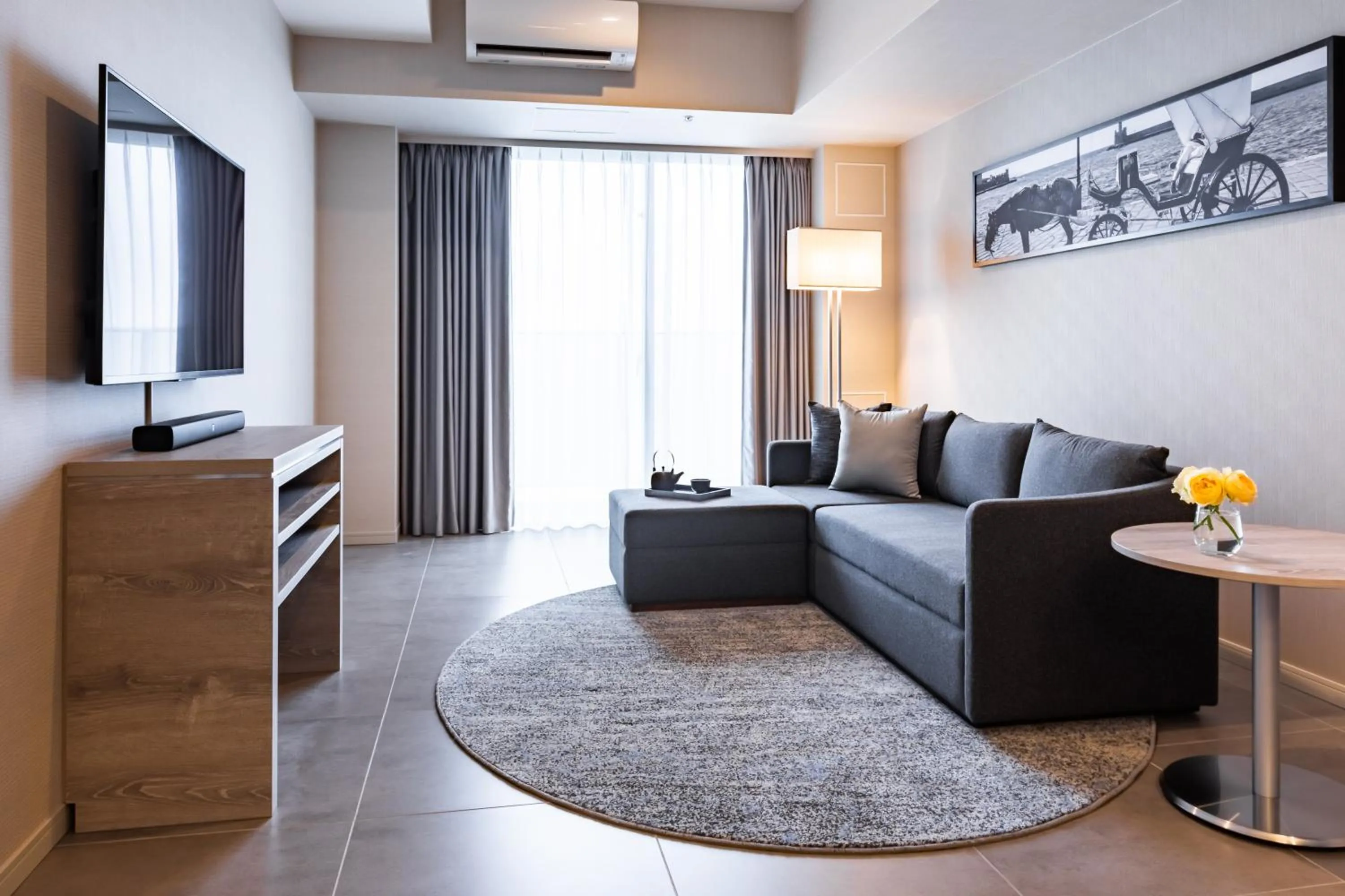 Living room in Oakwood Suites Yokohama