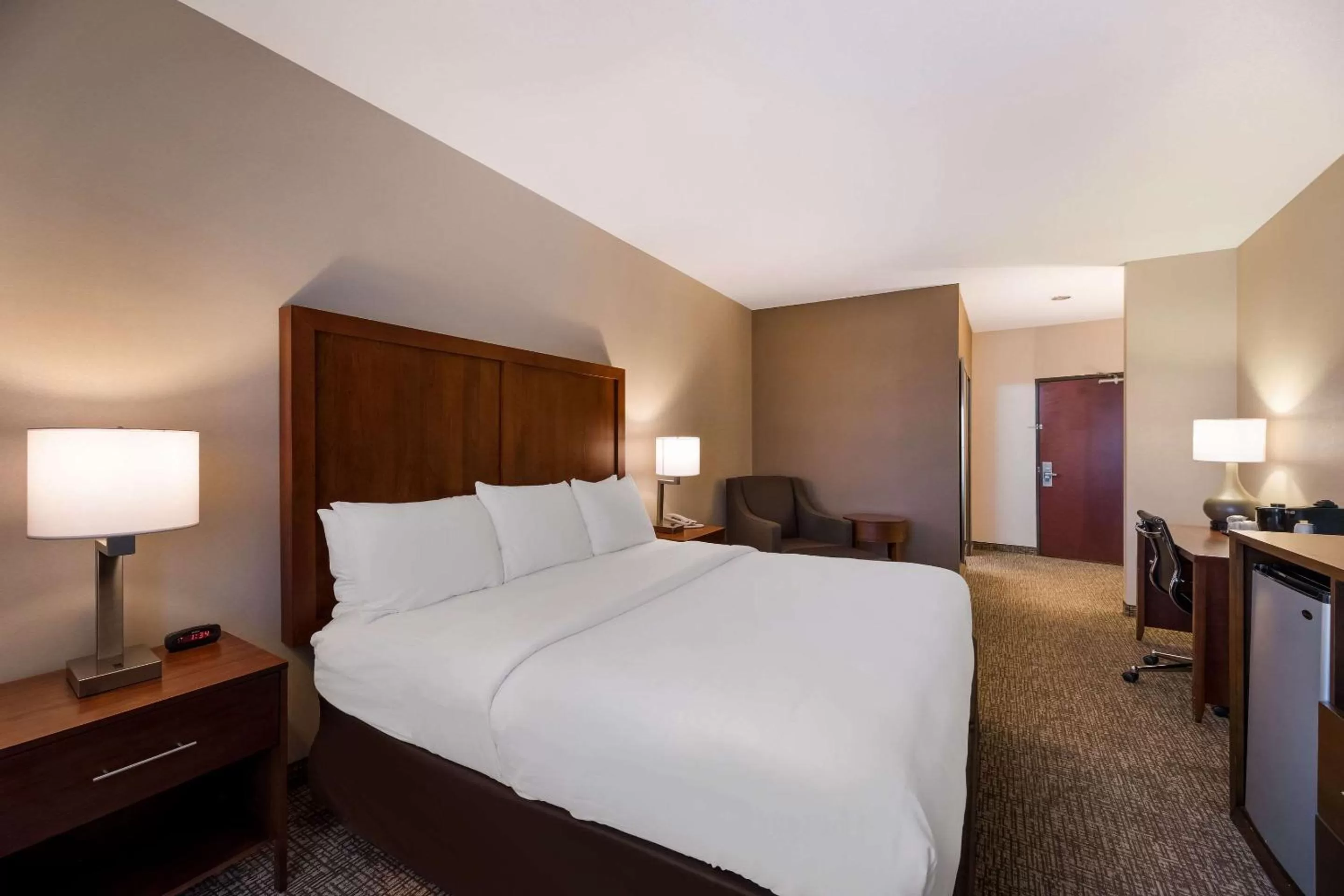 Bedroom, Bed in Comfort Inn & Suites Las Vegas - Nellis