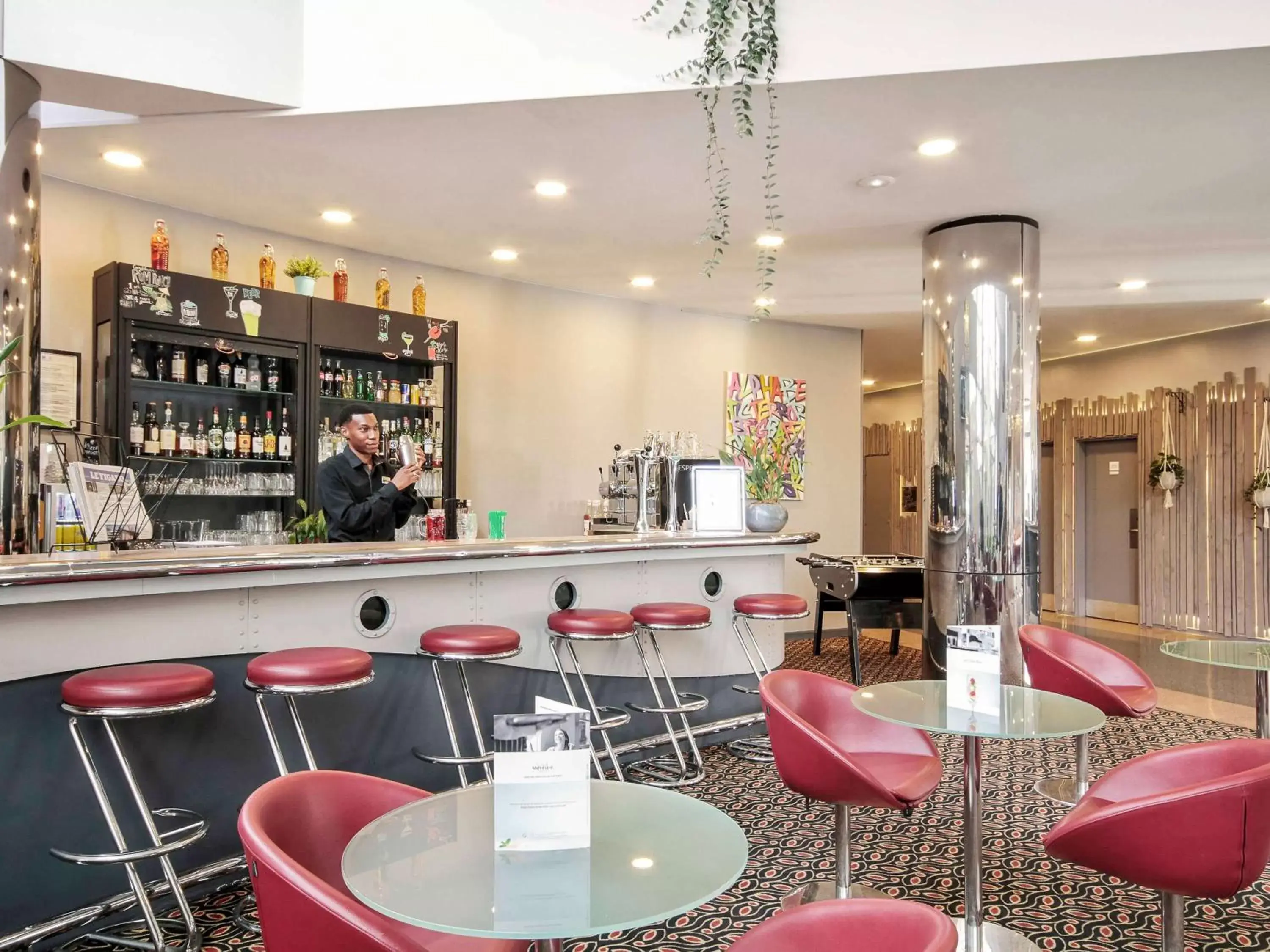 Lounge or bar, Lounge/Bar in Mercure Paris Val de Fontenay