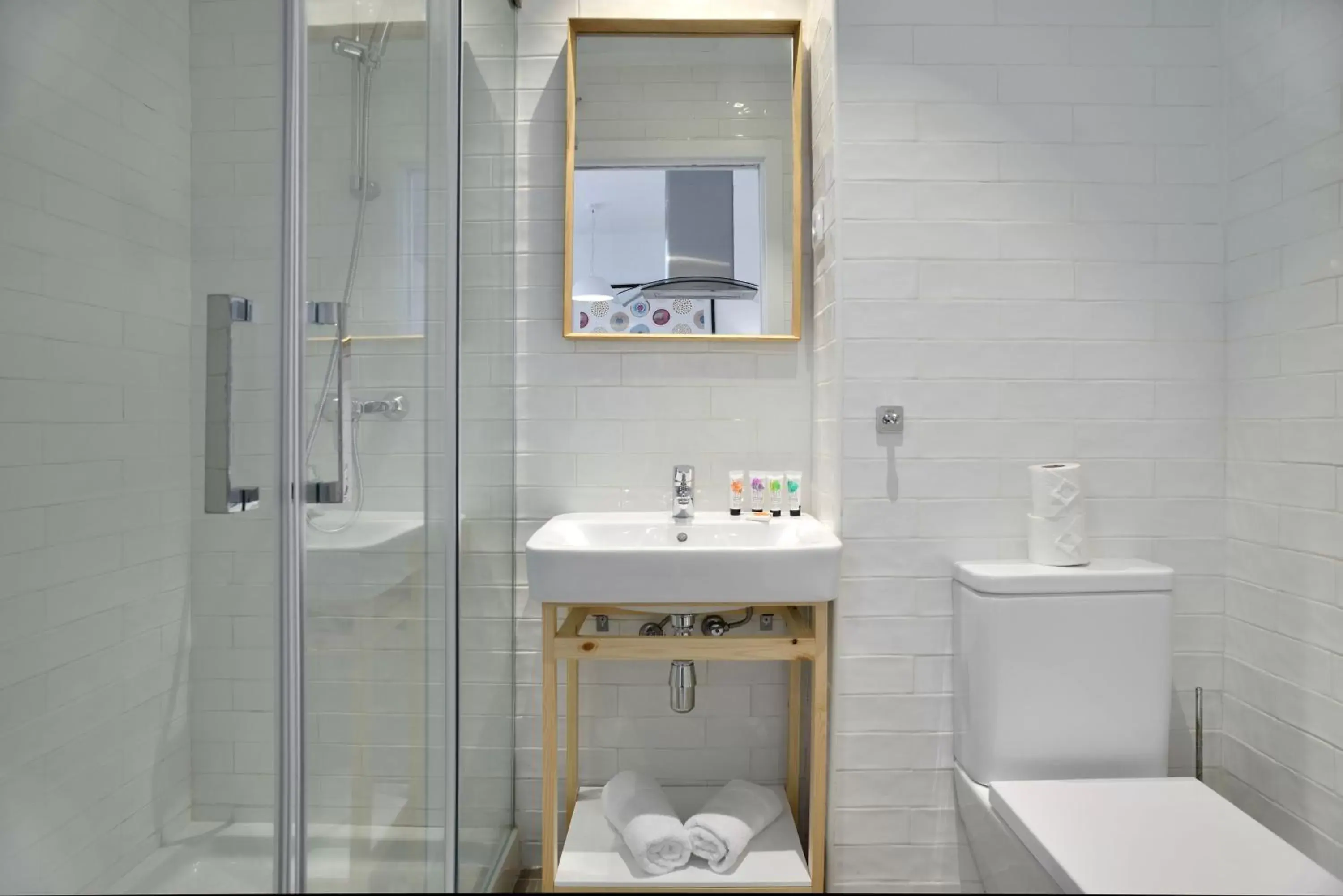 Toilet, Bathroom in nQn Aparts & Suites Madrid