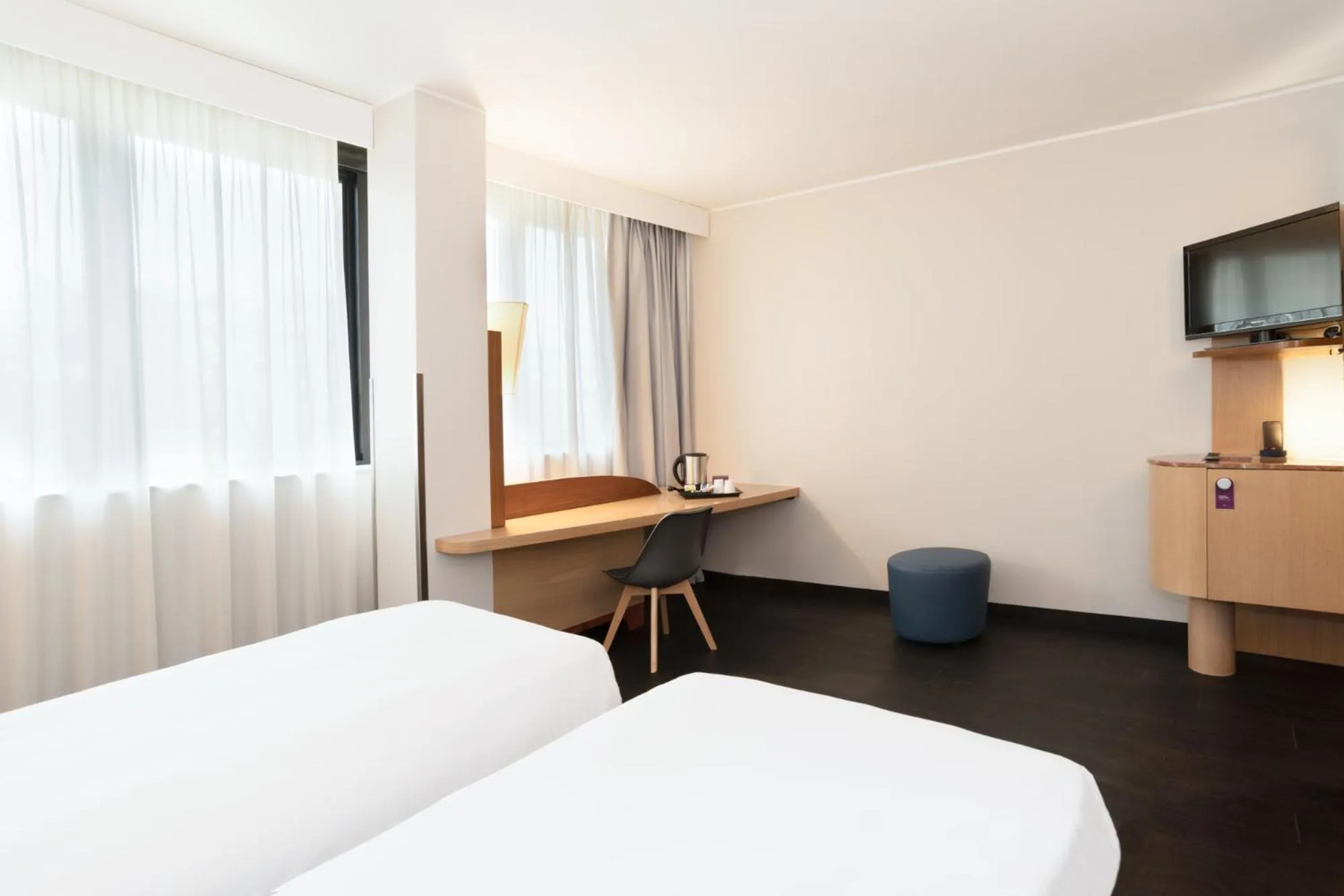 Bed in Mercure Roma West