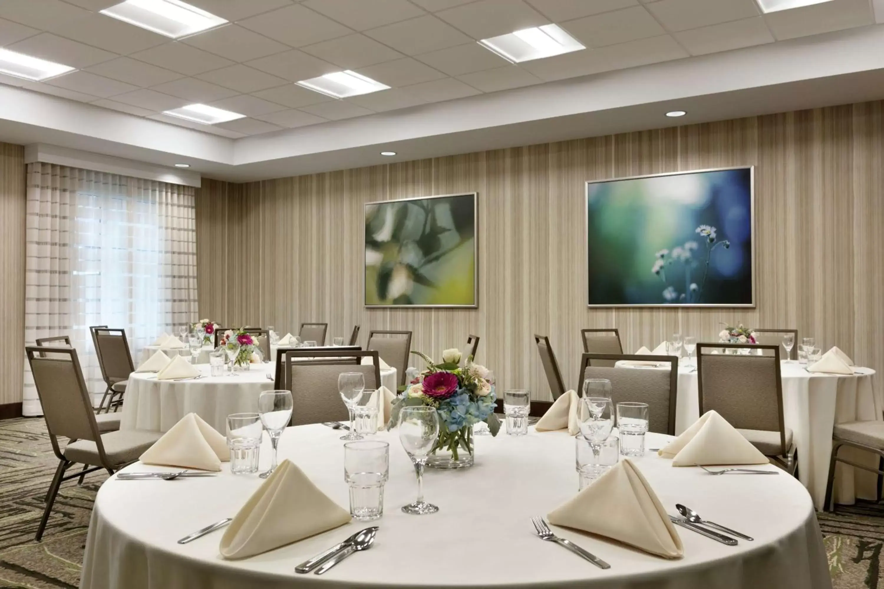 Meeting/conference room, Restaurant/Places to Eat in Homewood Suites By Hilton Hartford Manchester