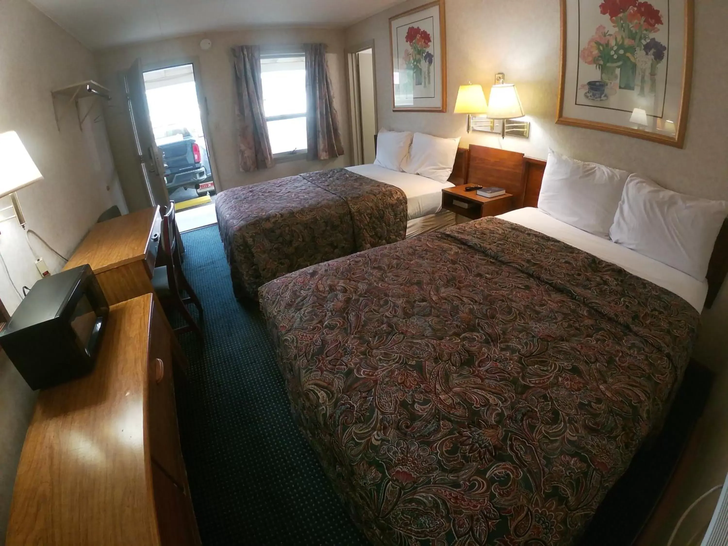 Bedroom, Bed in Budget Inn Clearfield PA