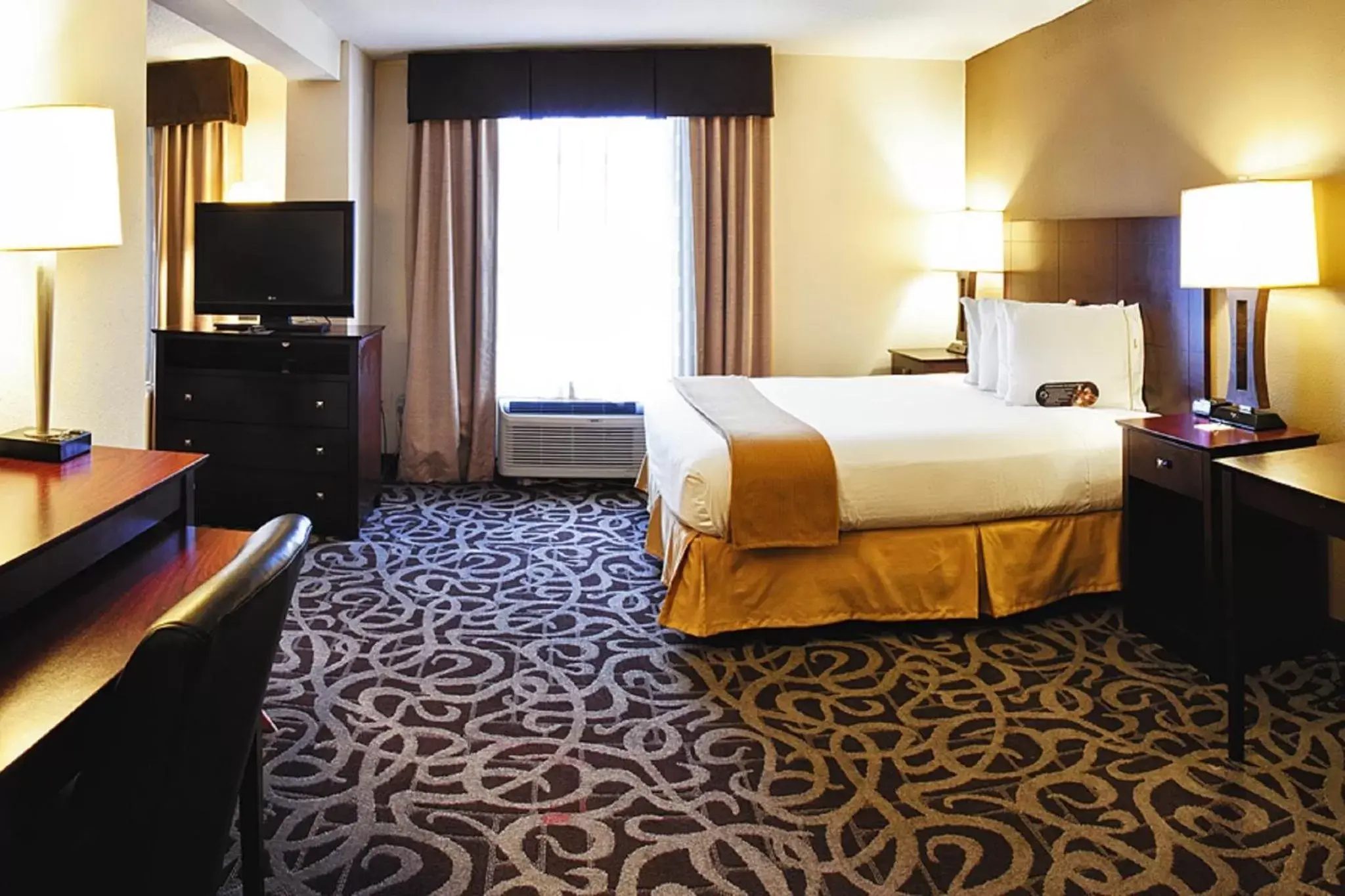 Photo of the whole room, Bed in Holiday Inn Express Murfreesboro Central, an IHG Hotel