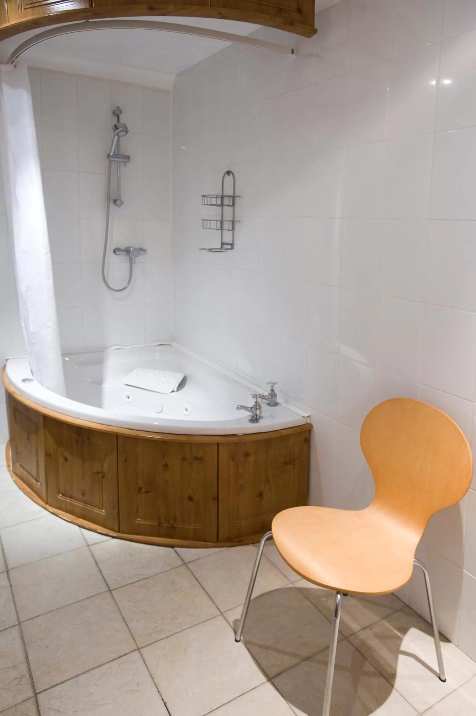 Bathroom in Bourne Hall Country Hotel