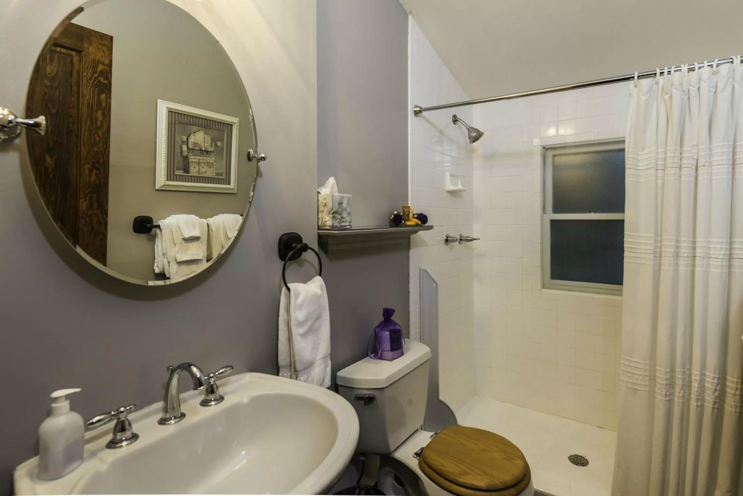 Shower in Carriage Way Inn Bed & Breakfast Adults Only - 21 years old and up